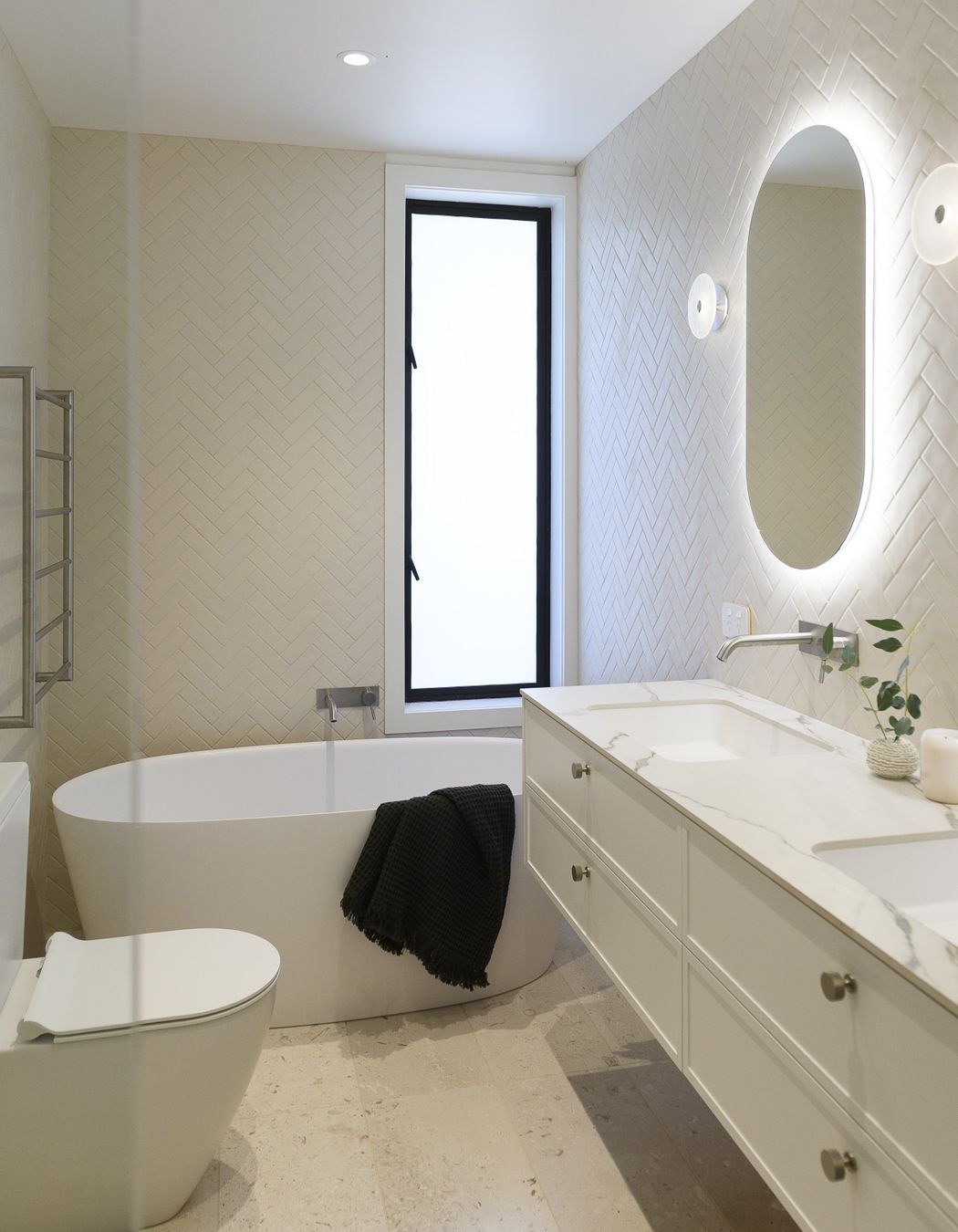 Hello-SaturdayOCEAN-VIEWAppartmentRenoBathroom-5-v2.jpg
