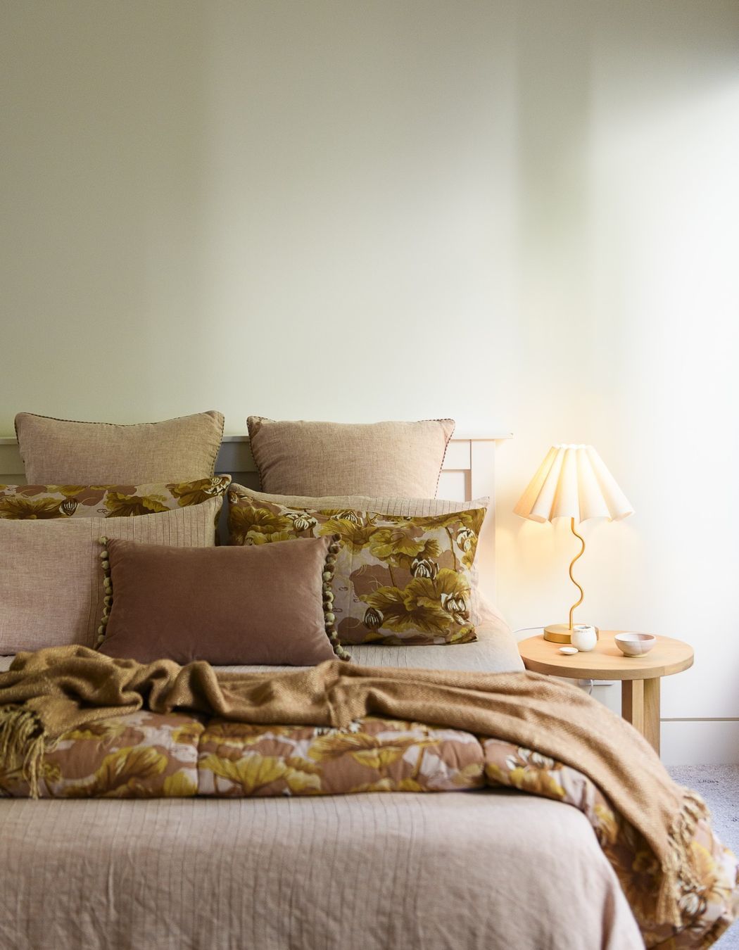 Hello-SaturdayOCEAN-VIEWAppartmentRenoBedroom-2-v2.jpg