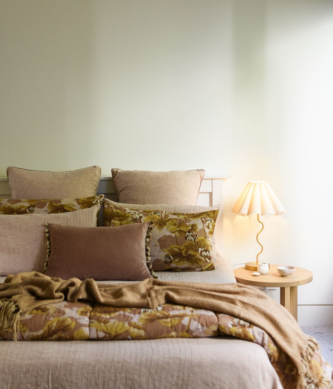 Hello-SaturdayOCEAN-VIEWAppartmentRenoBedroom-2-v2.jpg