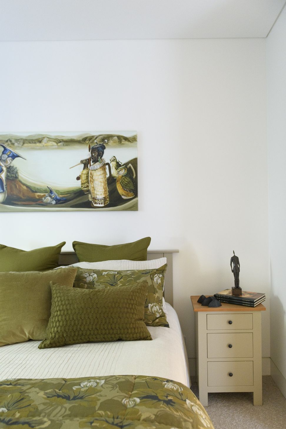 Hello-SaturdayOCEAN-VIEWAppartmentRenoBedroom-4-v2.jpg