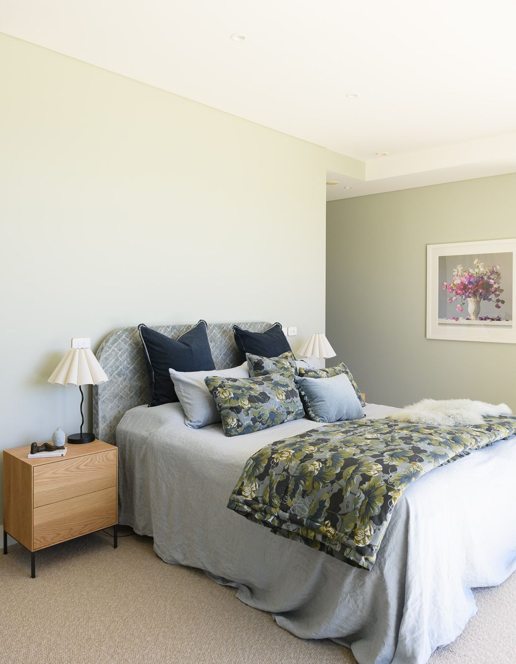Hello-SaturdayOCEAN-VIEWAppartmentRenoBedroom-6-v2.jpg