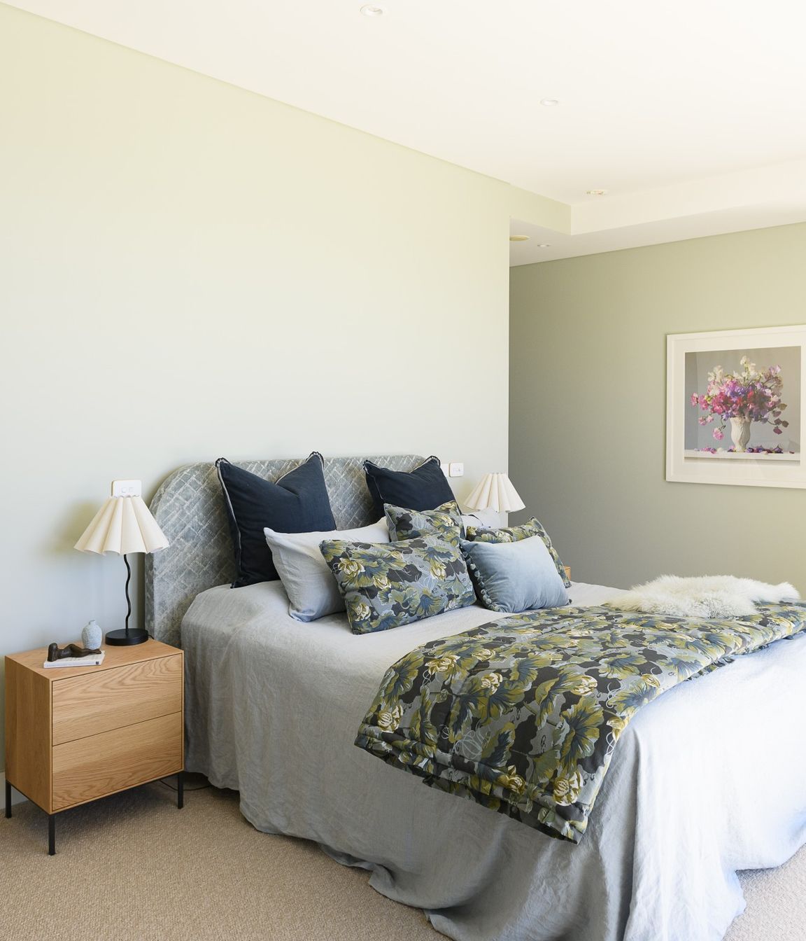 Hello-SaturdayOCEAN-VIEWAppartmentRenoBedroom-6-v2.jpg