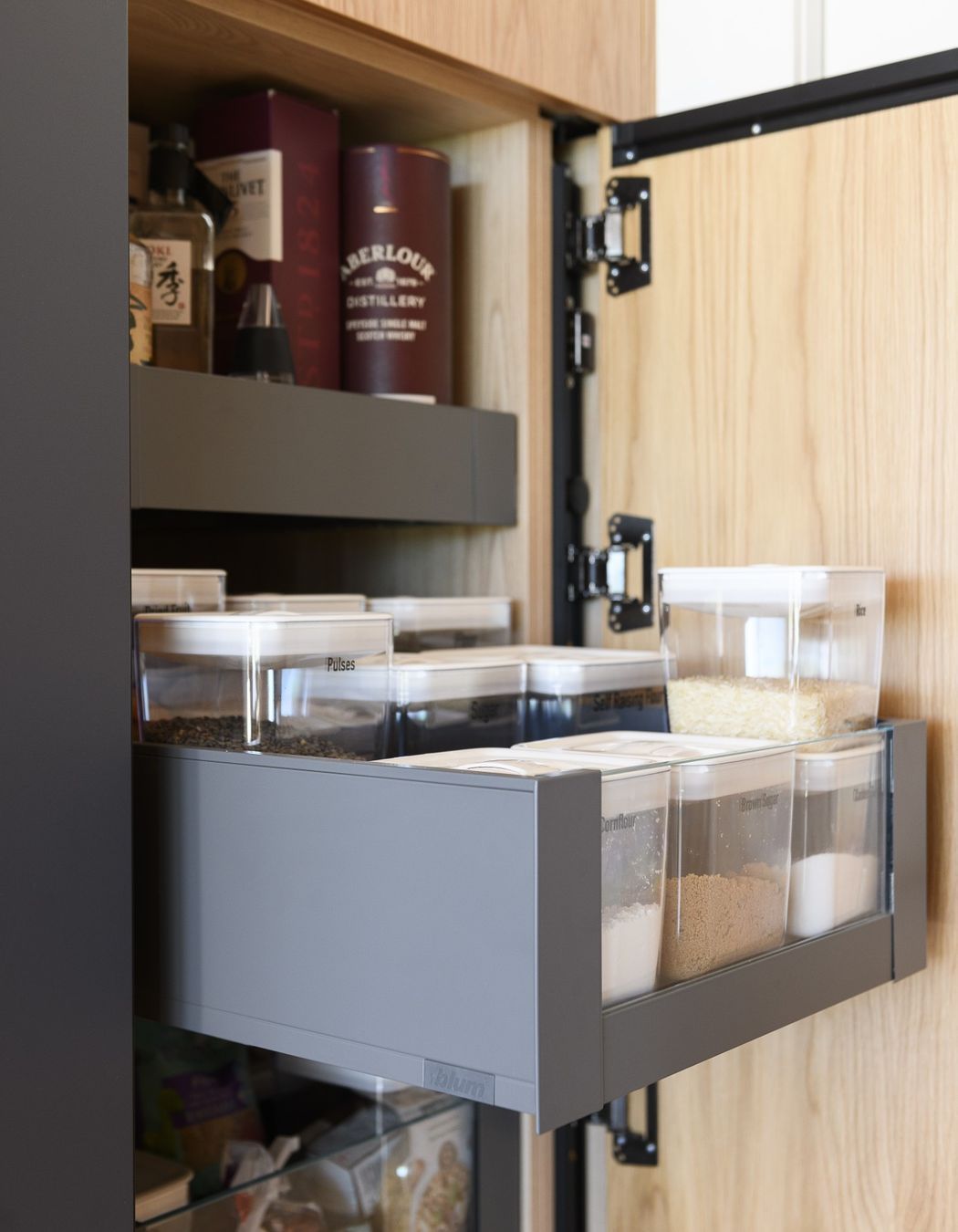 Hello-SaturdayOCEAN-VIEWAppartmentRenoKitchen-13.jpg