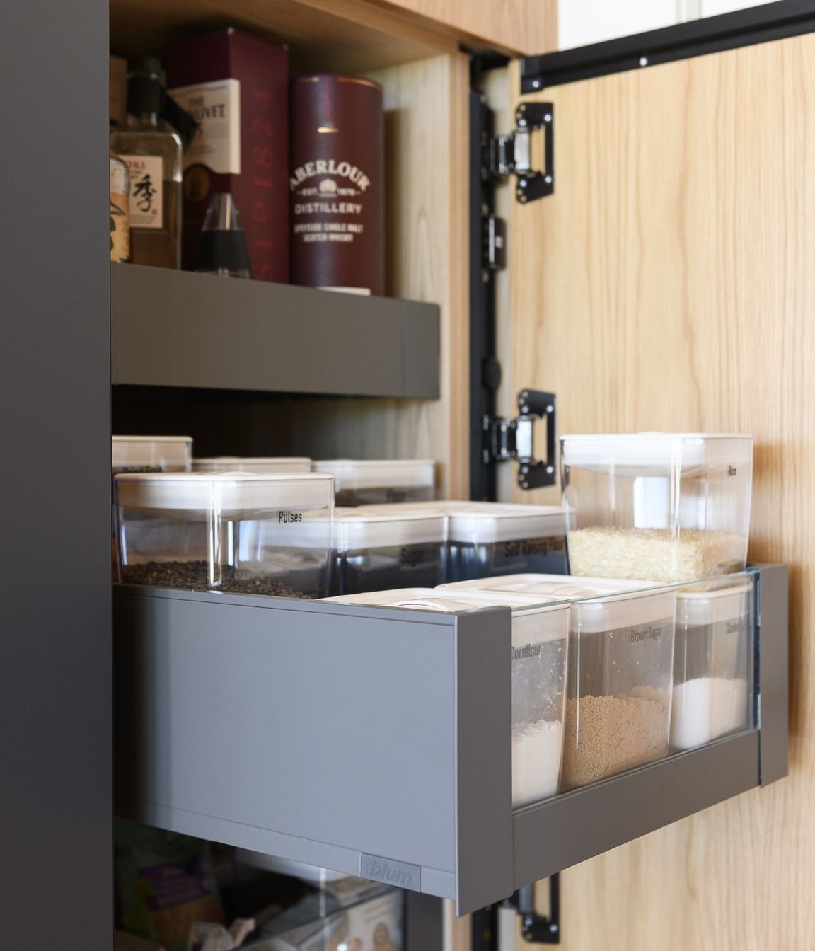 Hello-SaturdayOCEAN-VIEWAppartmentRenoKitchen-13.jpg