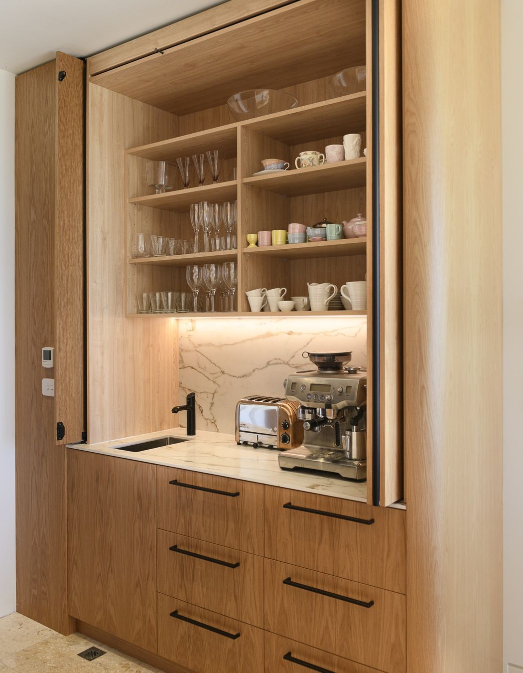 Hello-SaturdayOCEAN-VIEWAppartmentRenoKitchen-16.jpg