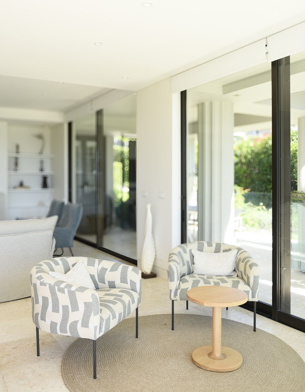Hello-SaturdayOCEAN-VIEWAppartmentRenoLiving-2.jpg