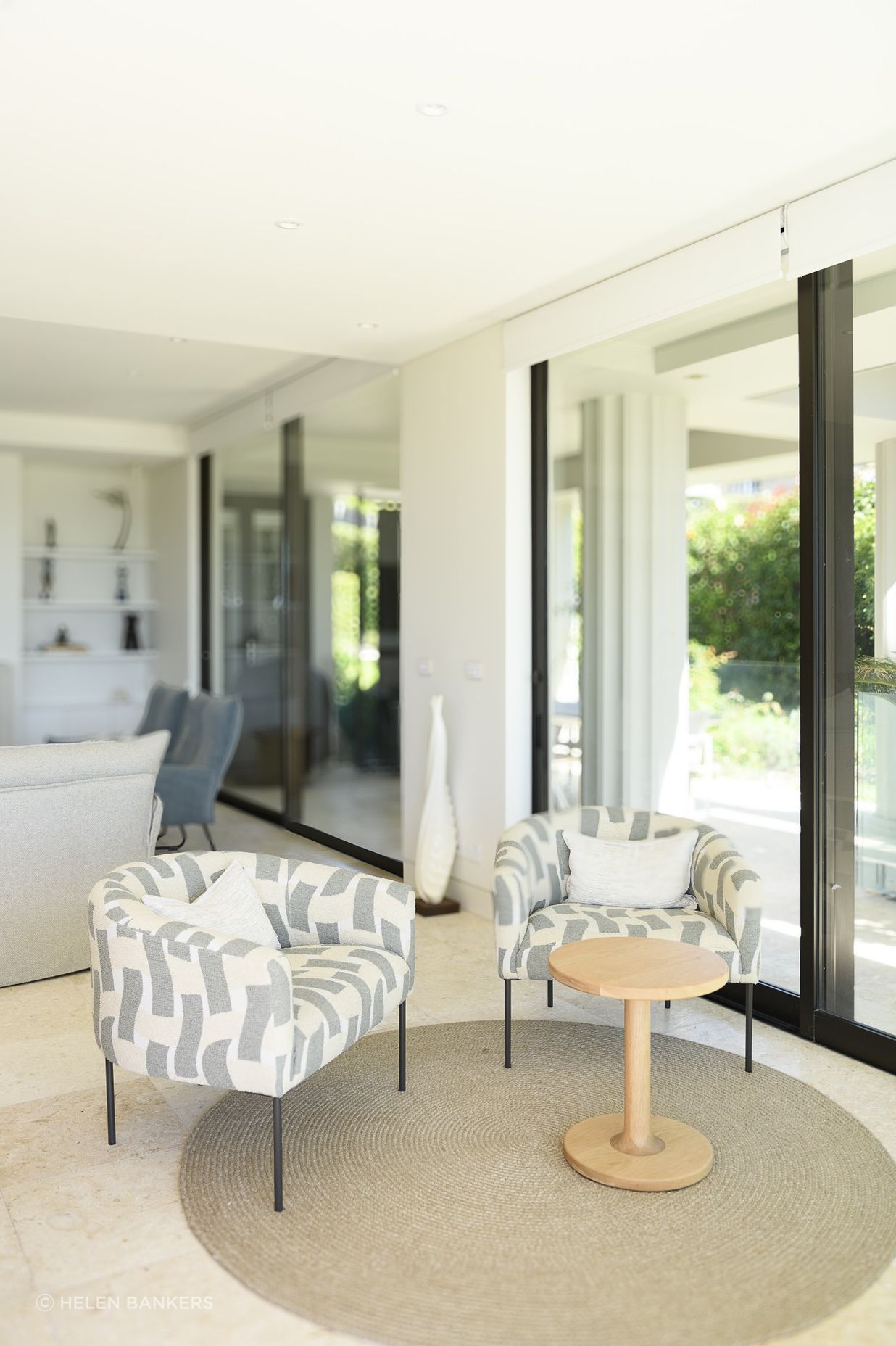 Hello-SaturdayOCEAN-VIEWAppartmentRenoLiving-2.jpg