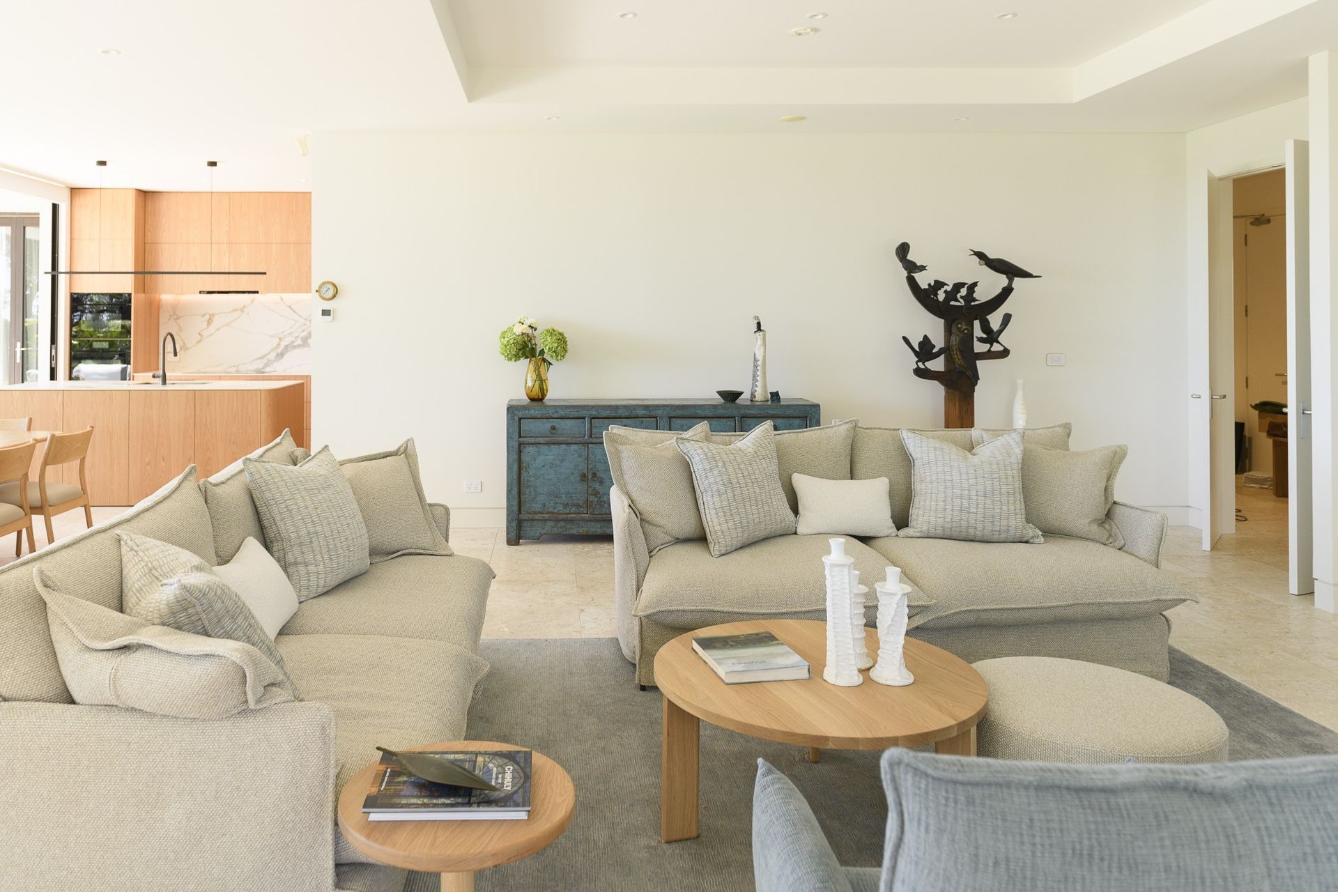 Hello-SaturdayOCEAN-VIEWAppartmentRenoLiving-7.jpg