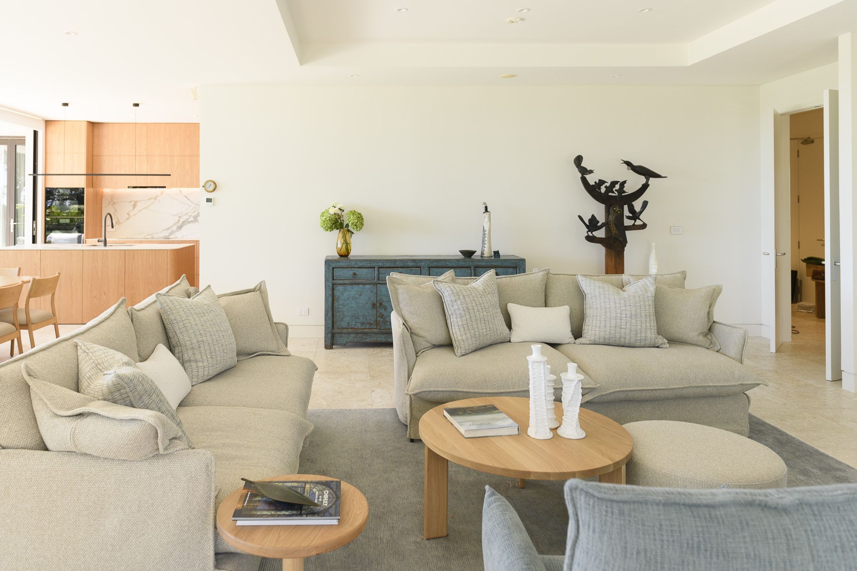 Hello-SaturdayOCEAN-VIEWAppartmentRenoLiving-7.jpg