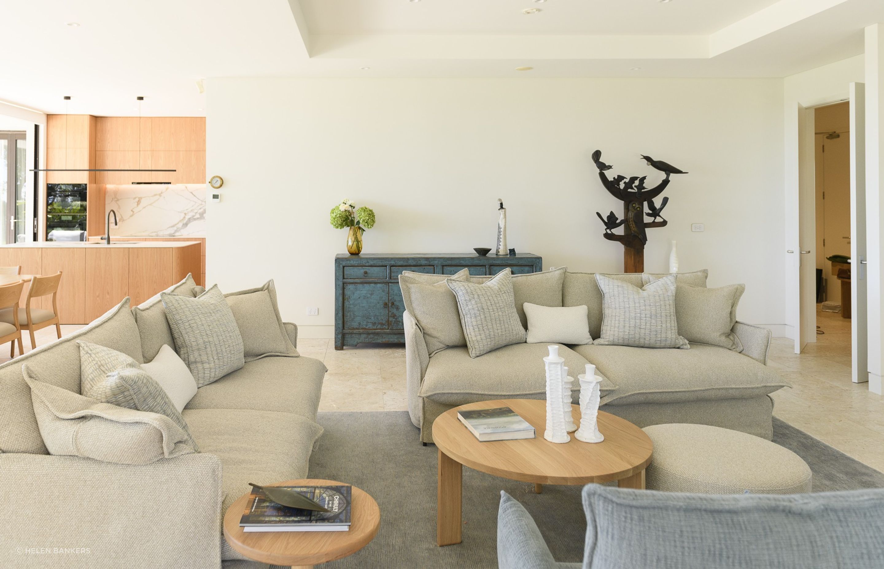 Hello-SaturdayOCEAN-VIEWAppartmentRenoLiving-7.jpg