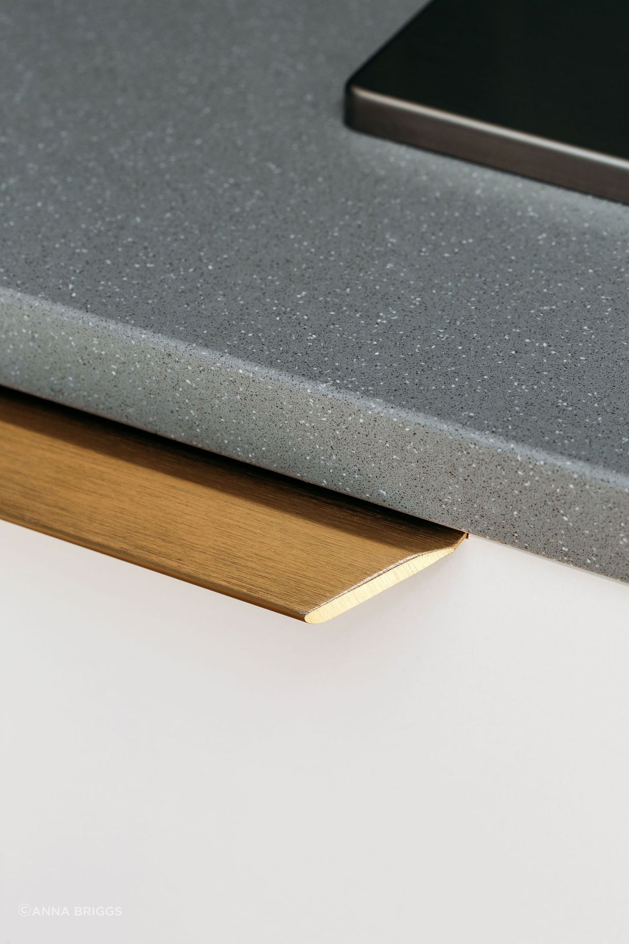 Brass recessed handles sit comfortably under the benchtop.