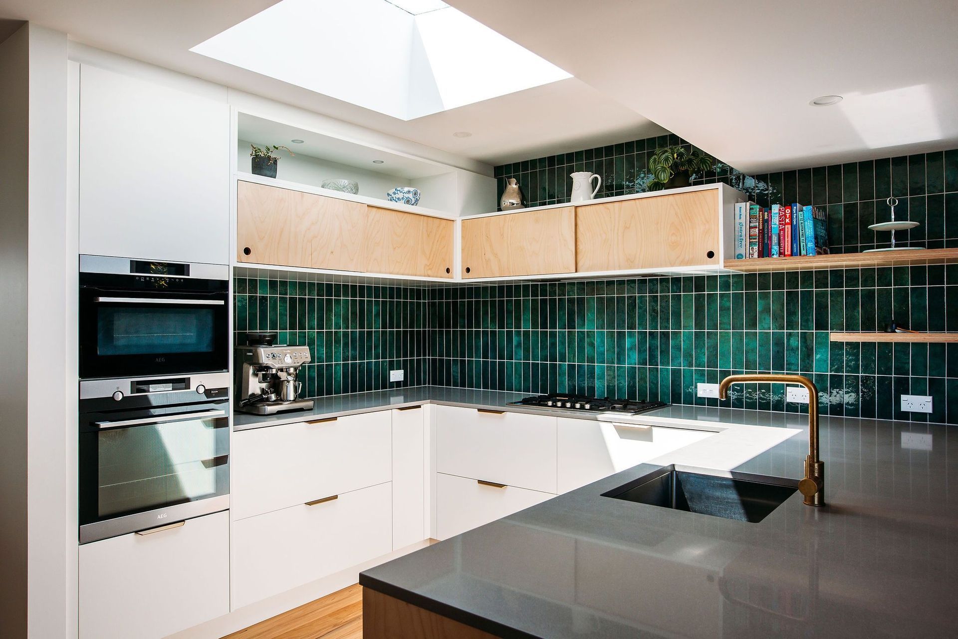 A great working layout with the sink, hob and ovens in a triangle. The fridge sits on the opposite wall.