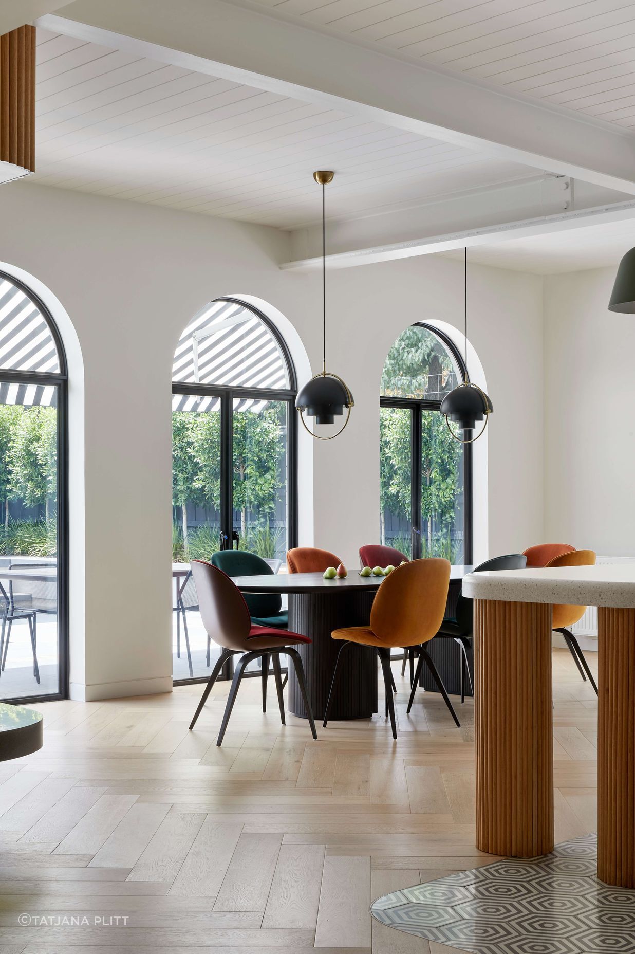 Modern inspired dining room in open plan kitchen, featuring flooring in pale oak in a herringbone pattern from Havwoods, a nod to the art deco period of the home. Located in Melbourne, see more from our Arch Deco Project