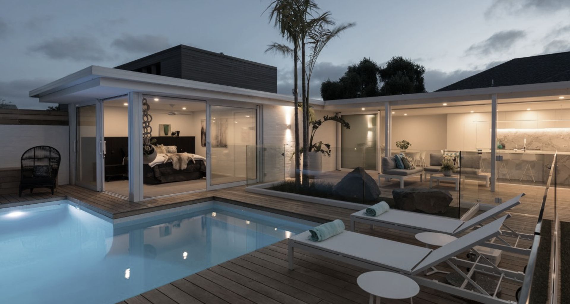 Hollywood House banner