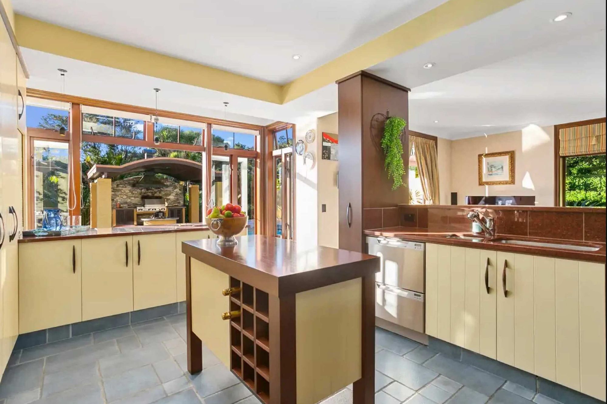 Huia Road, Titirangi