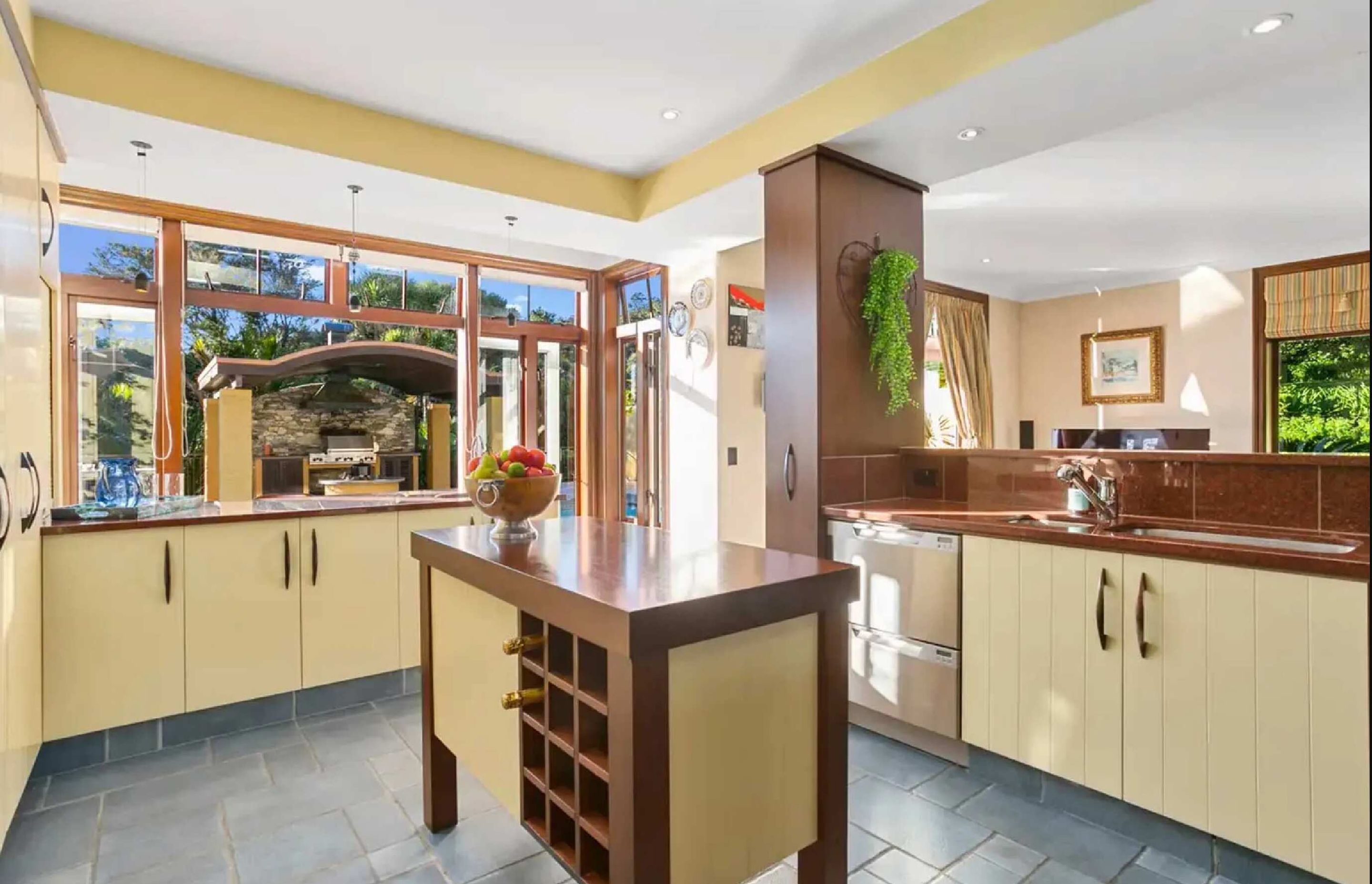 Huia Road, Titirangi