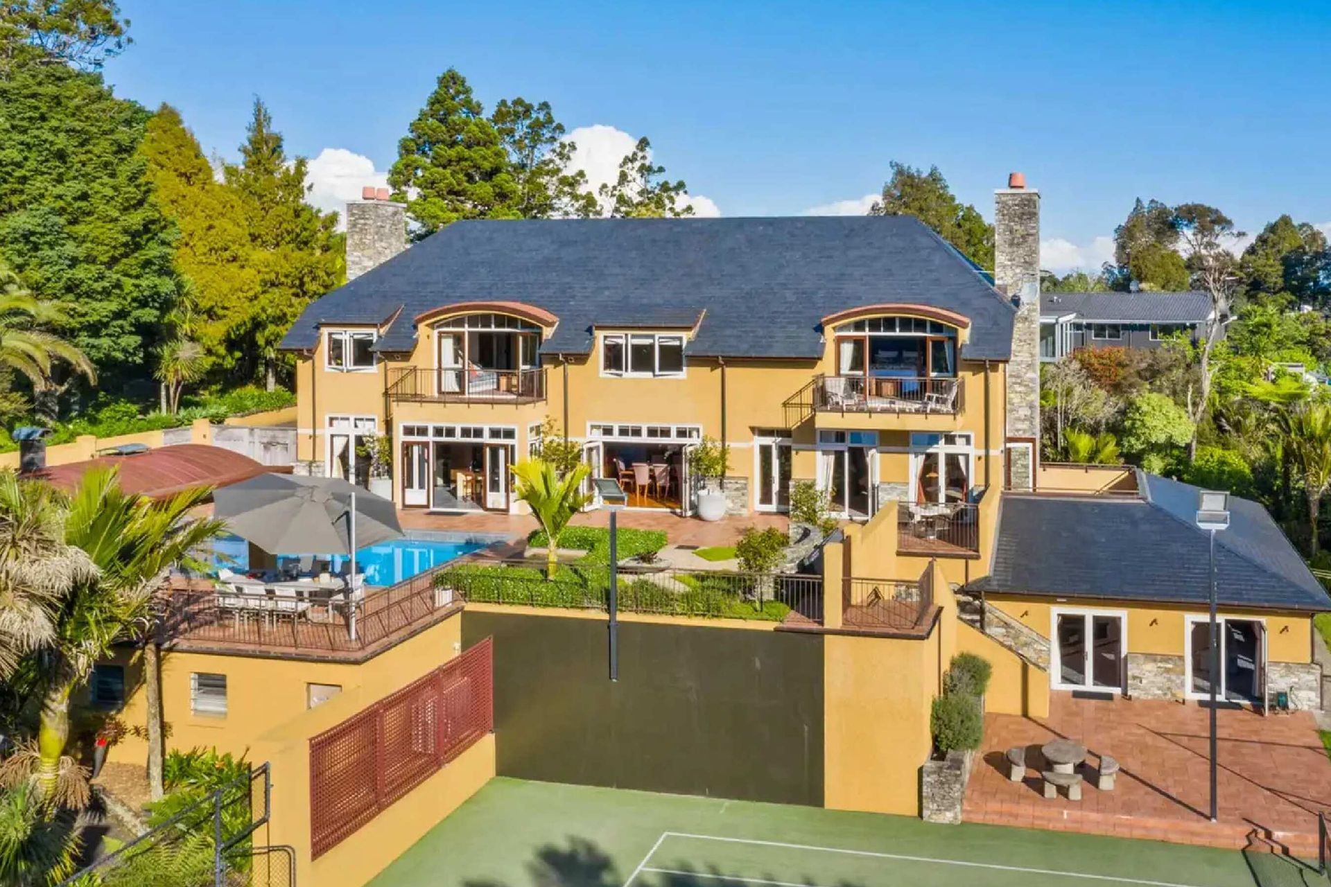 Huia Road, Titirangi