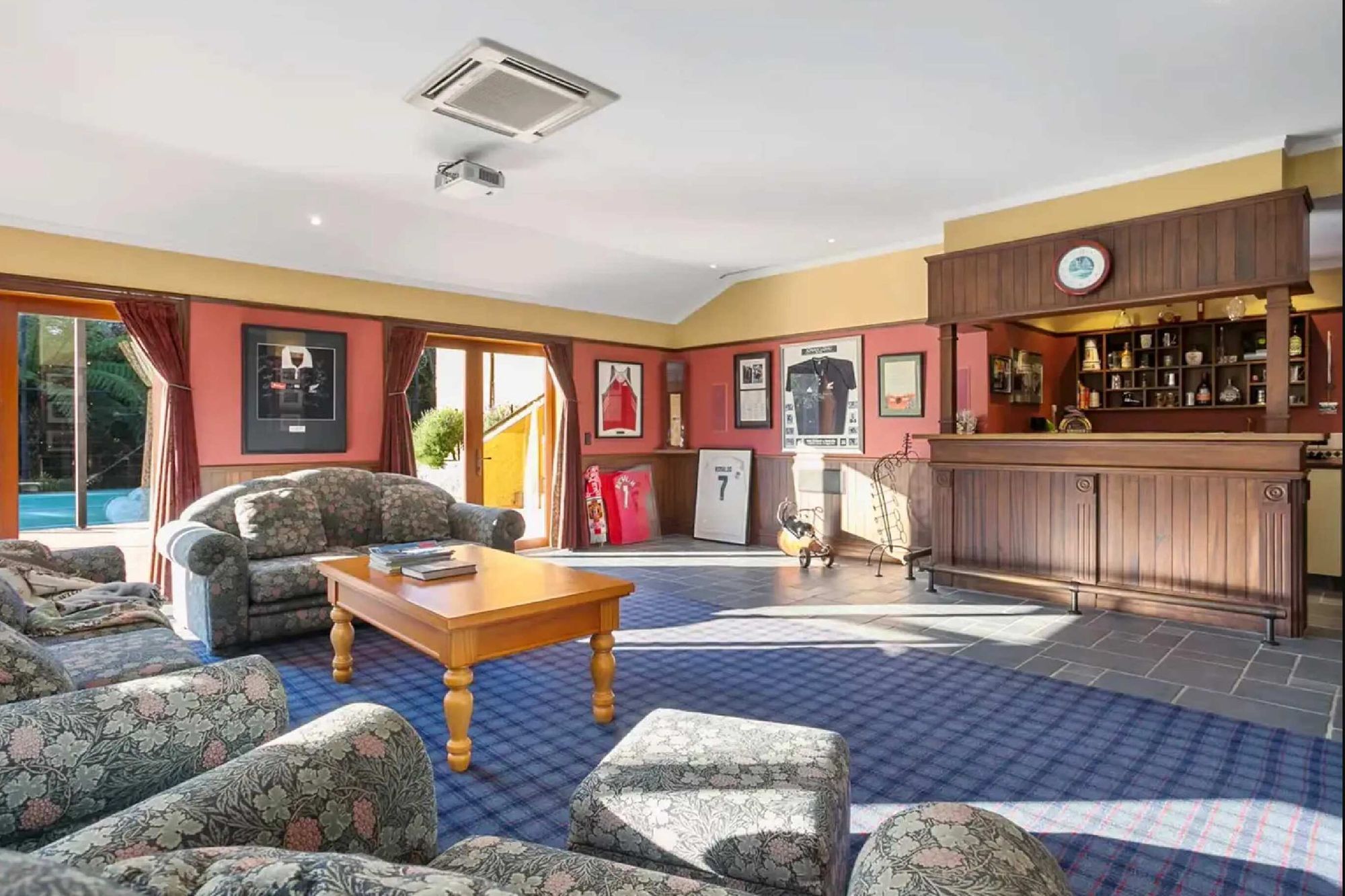 Huia Road, Titirangi