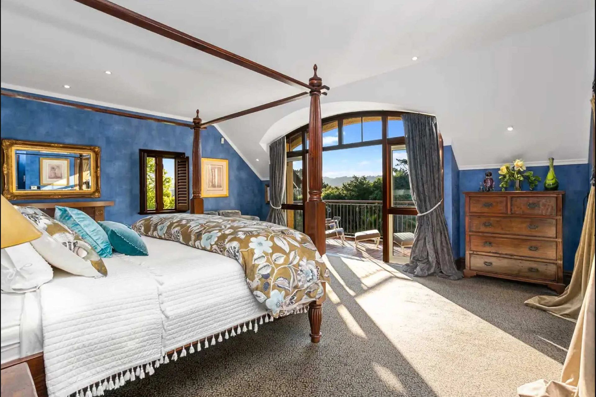 Huia Road, Titirangi