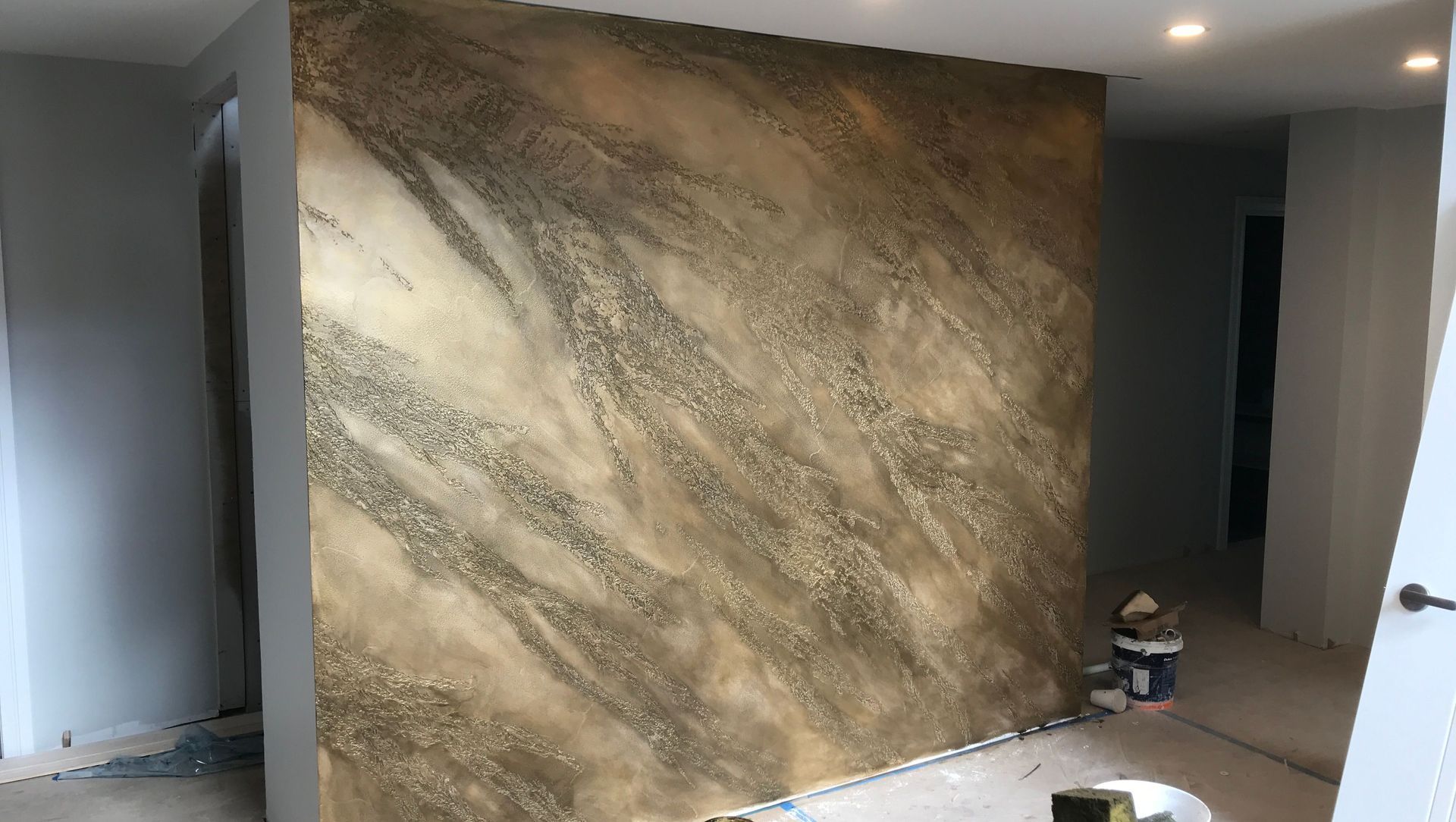 Feature wall, Golden split stone - Venetian plaster banner