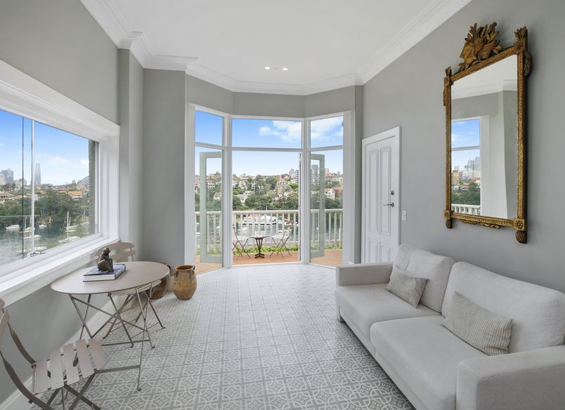 21M - 'Parisian Retreat' with city & water views