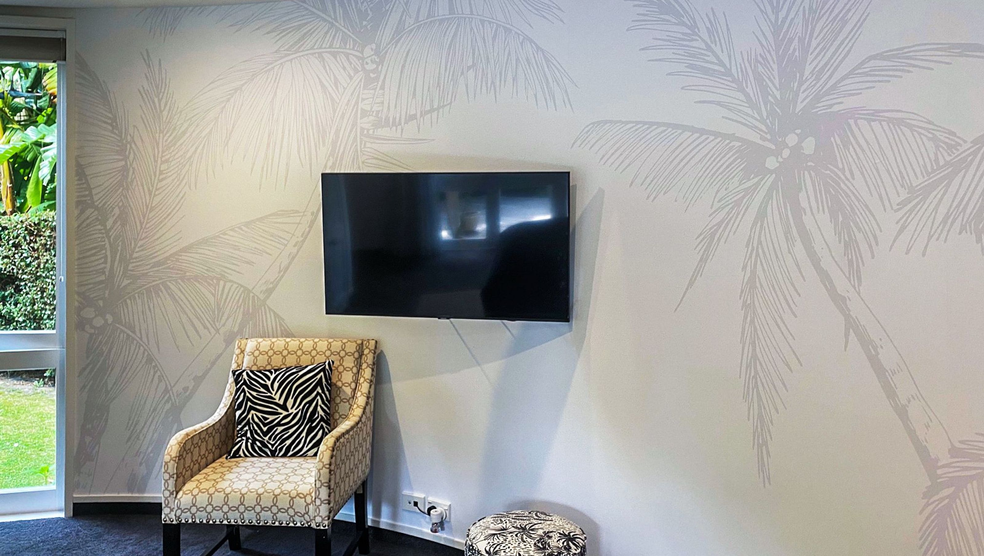 Curved Wallpaper feature