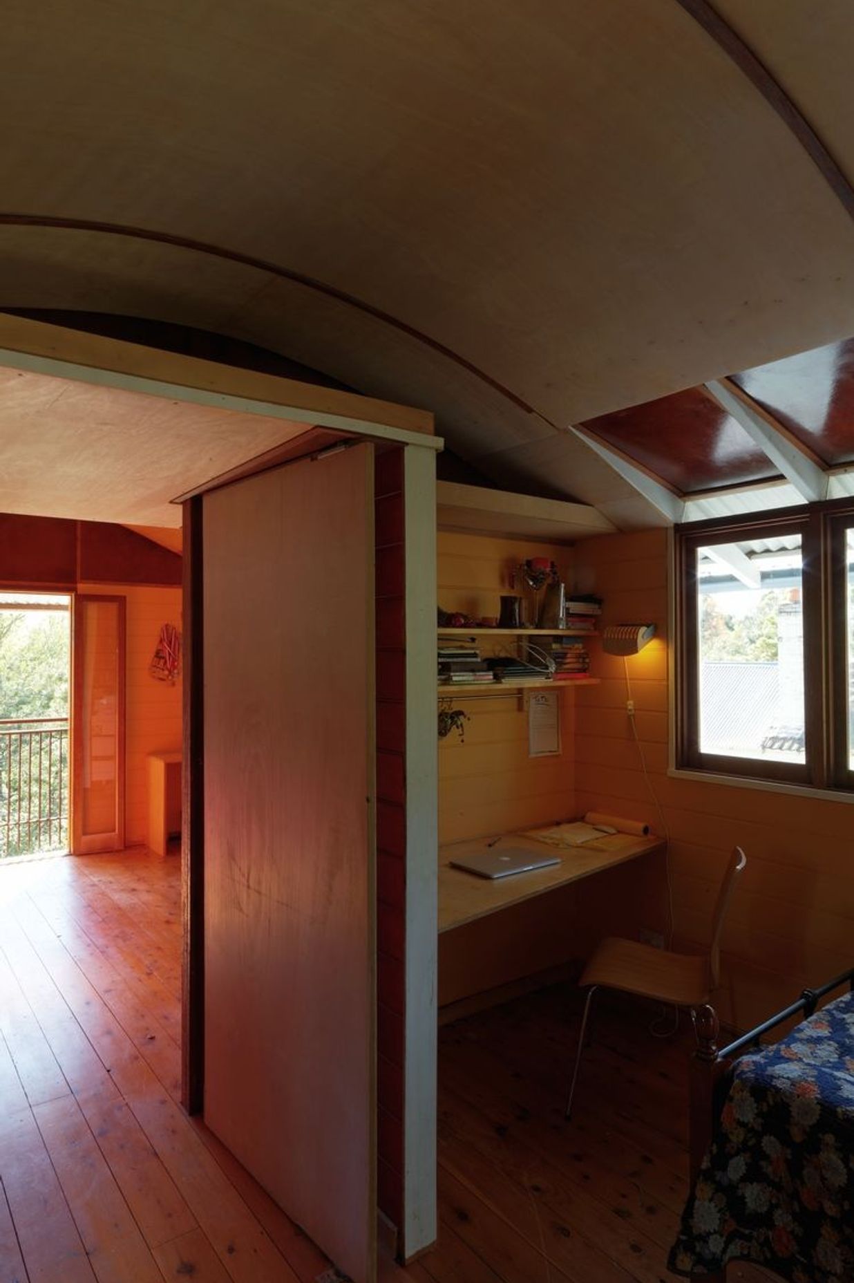 Curved ceiling to loft