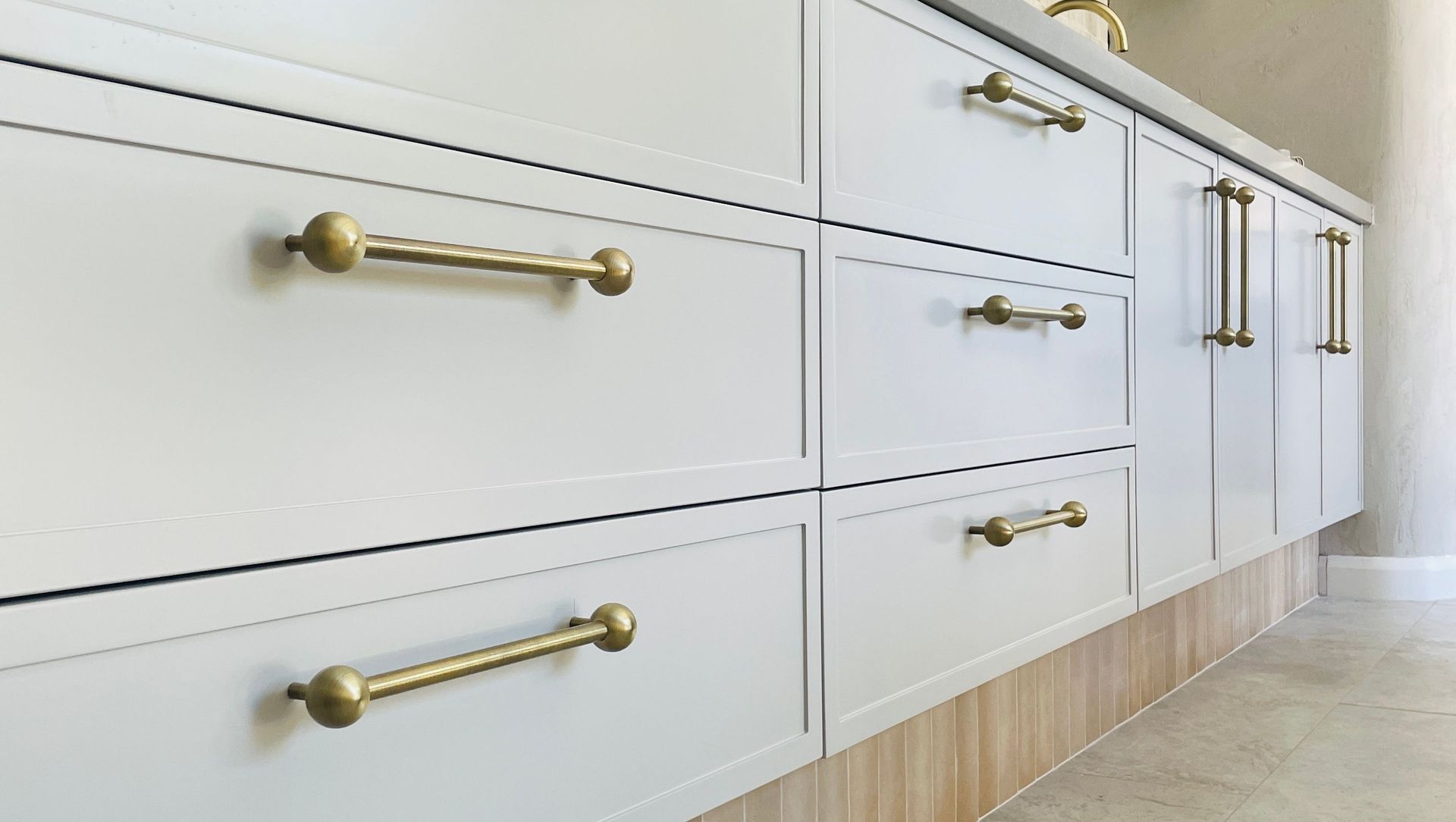 Contemporary Elegance with a French Whisper banner