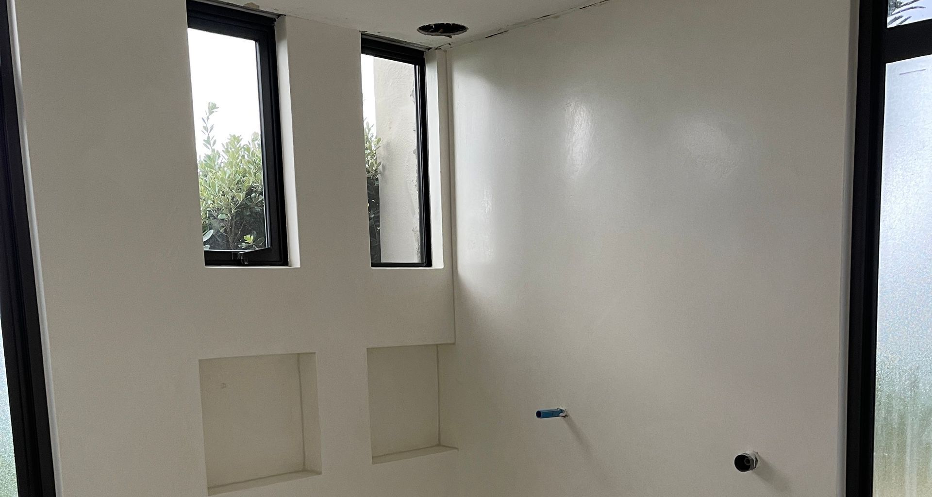 Bathroom walls and floor, Pietra Levigata banner
