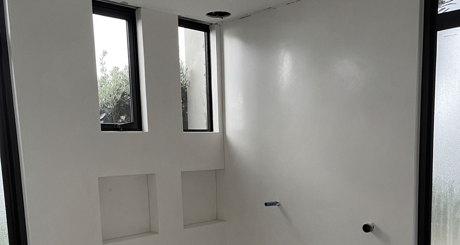 Bathroom walls and floor, Pietra Levigata banner