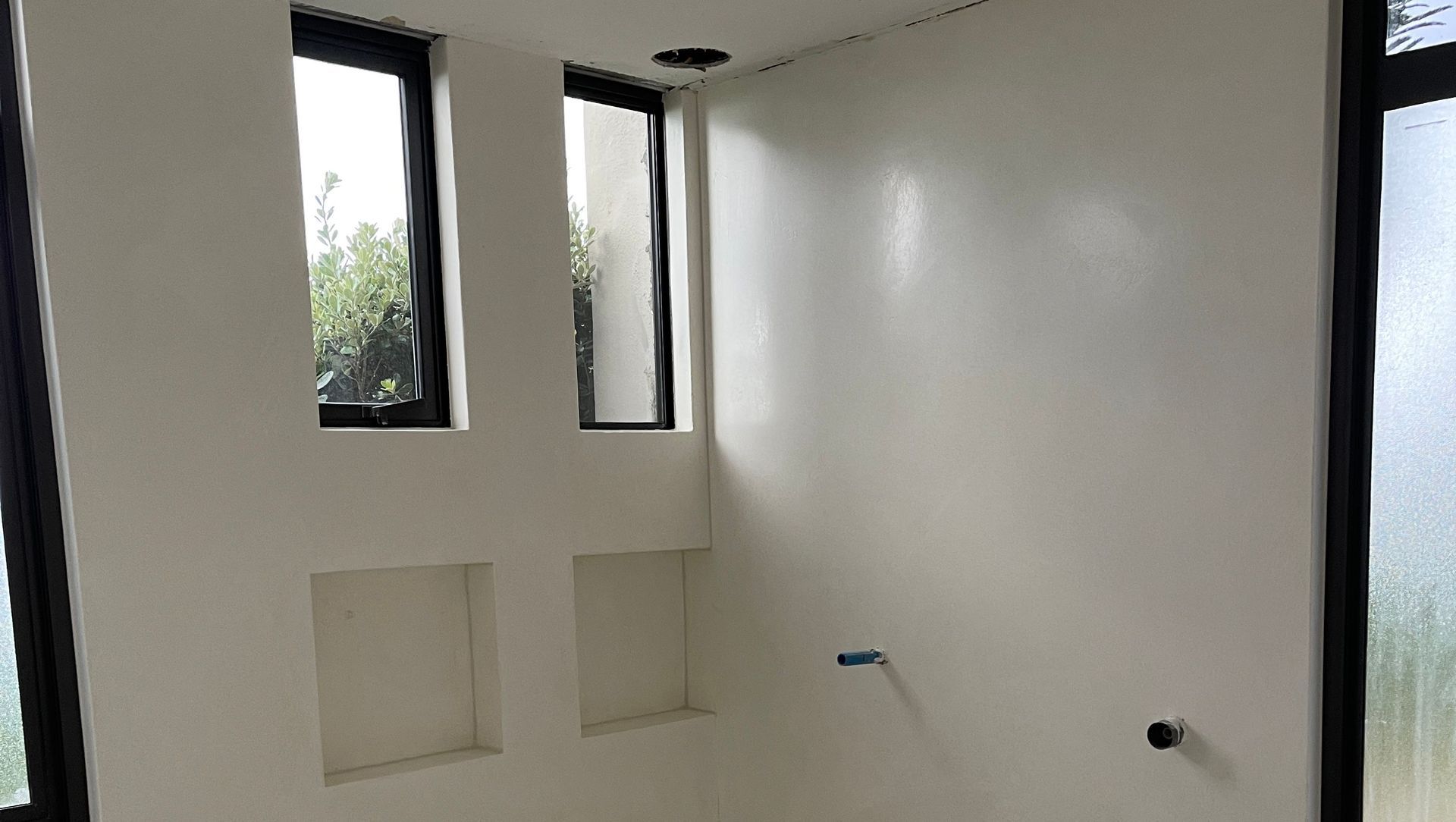 Bathroom walls and floor, Pietra Levigata banner