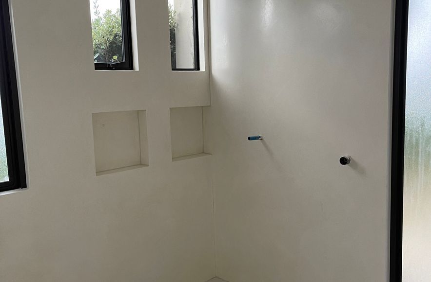 Bathroom walls and floor, Pietra Levigata