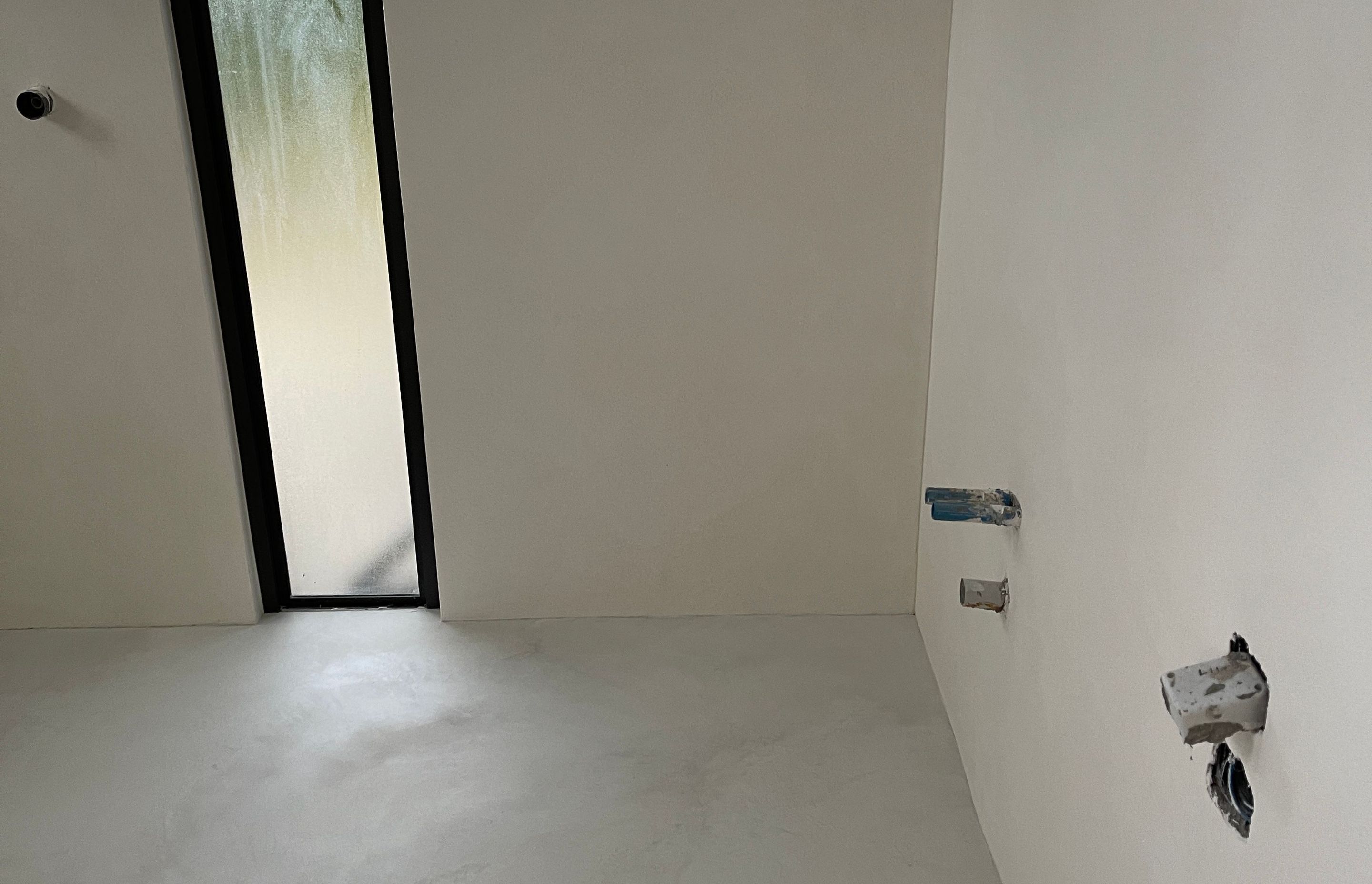 Bathroom walls and floor, Pietra Levigata