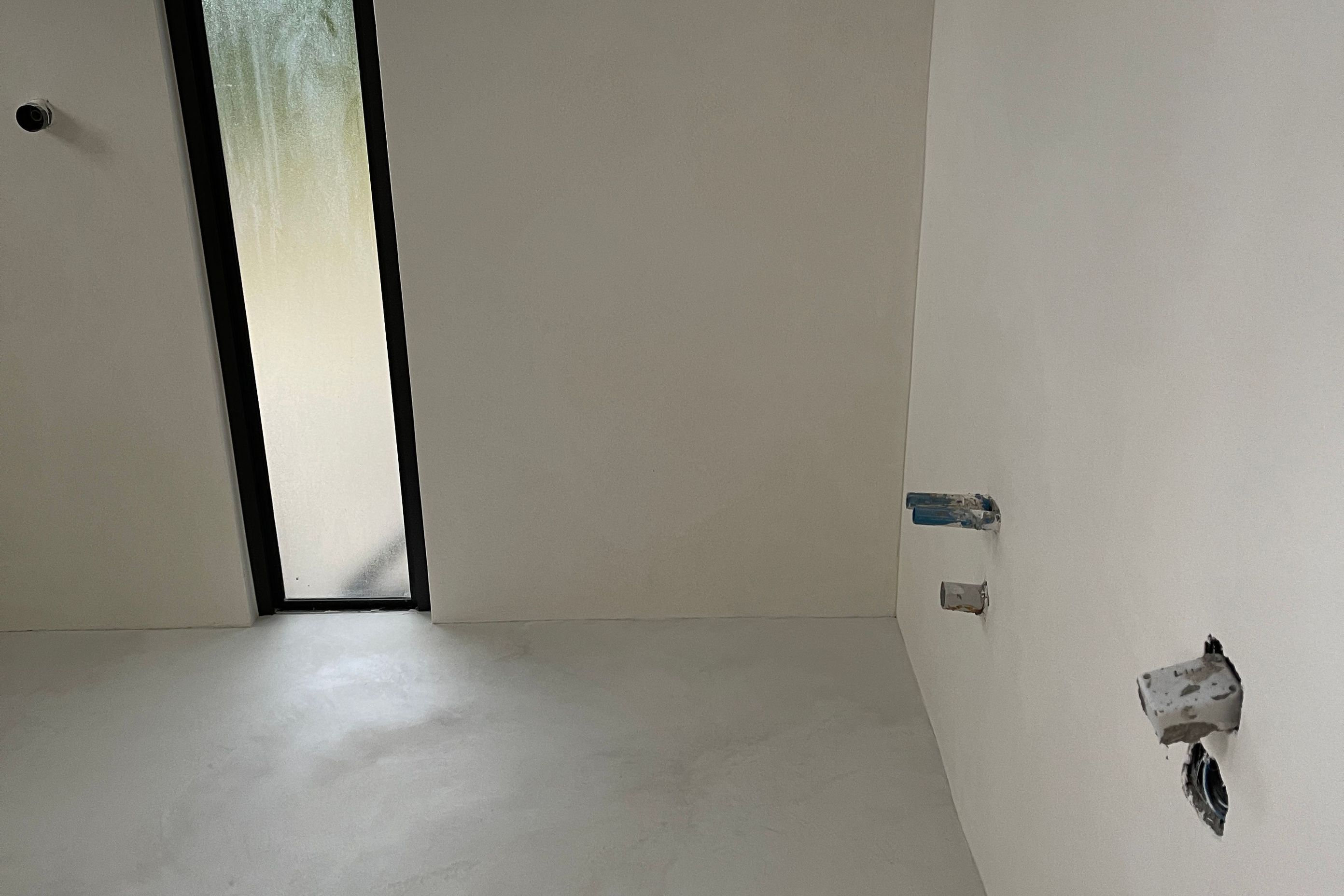 Bathroom walls and floor, Pietra Levigata