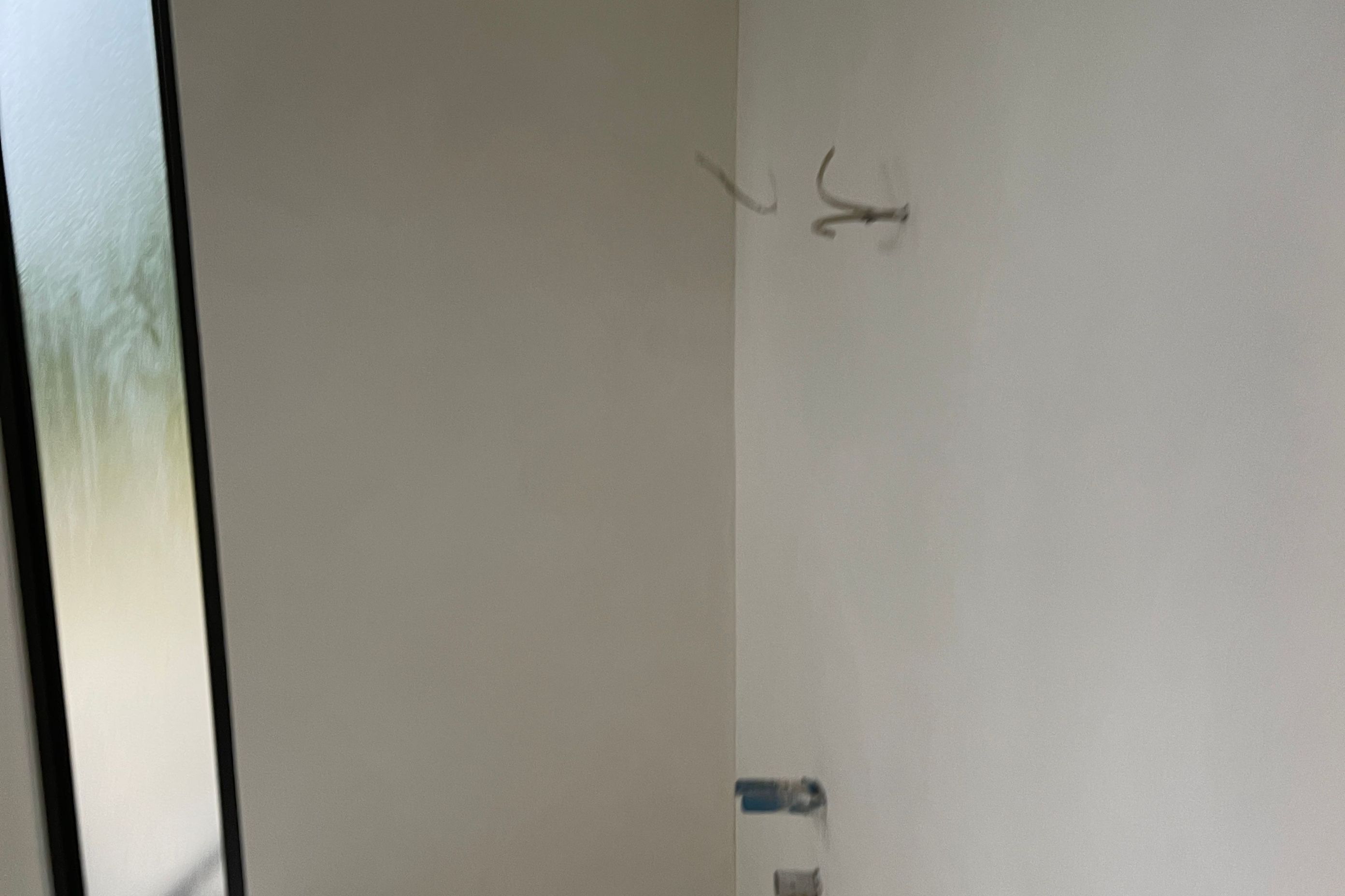 Bathroom, Pietra Levigata