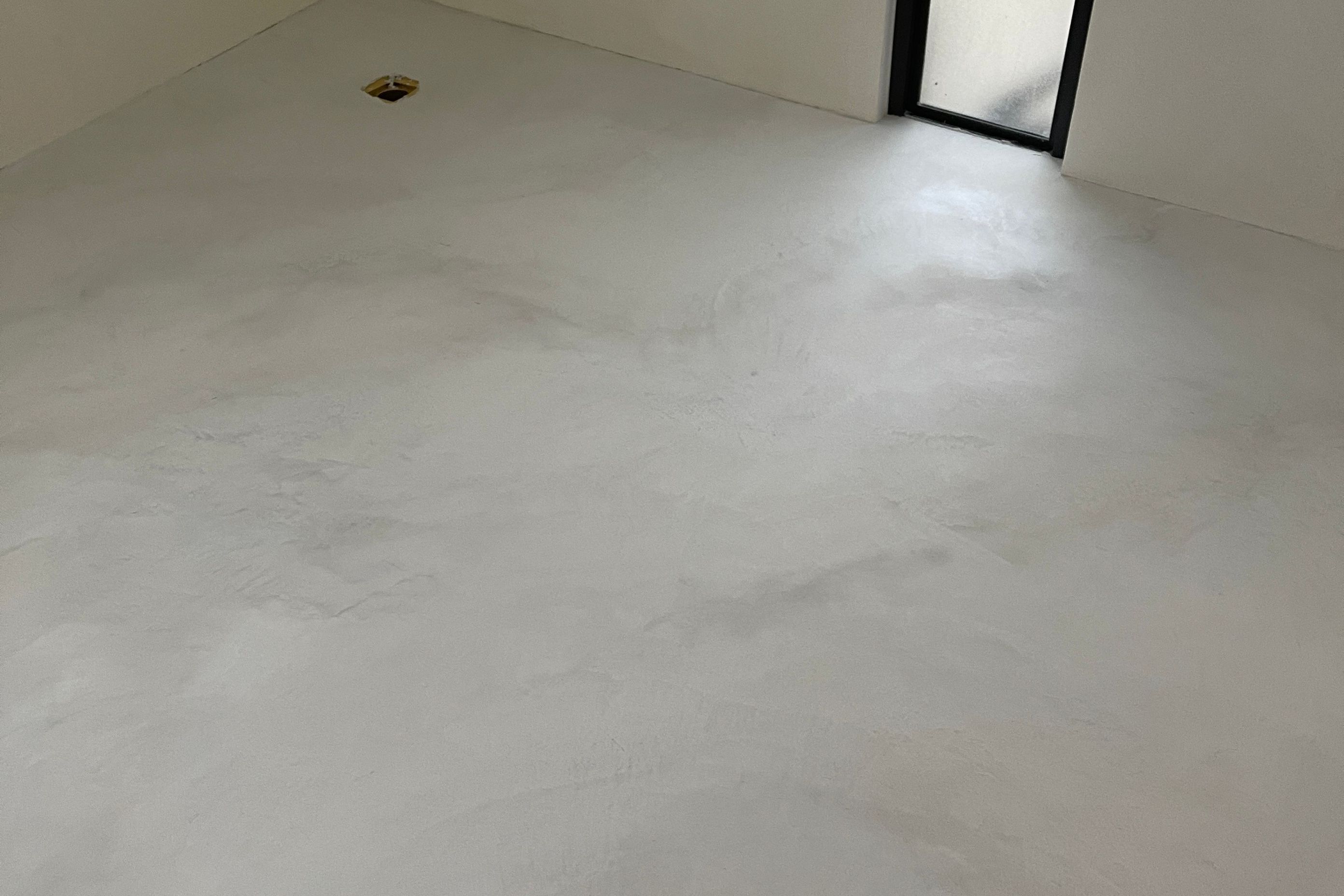 Bathroom walls and floor, Pietra Levigata