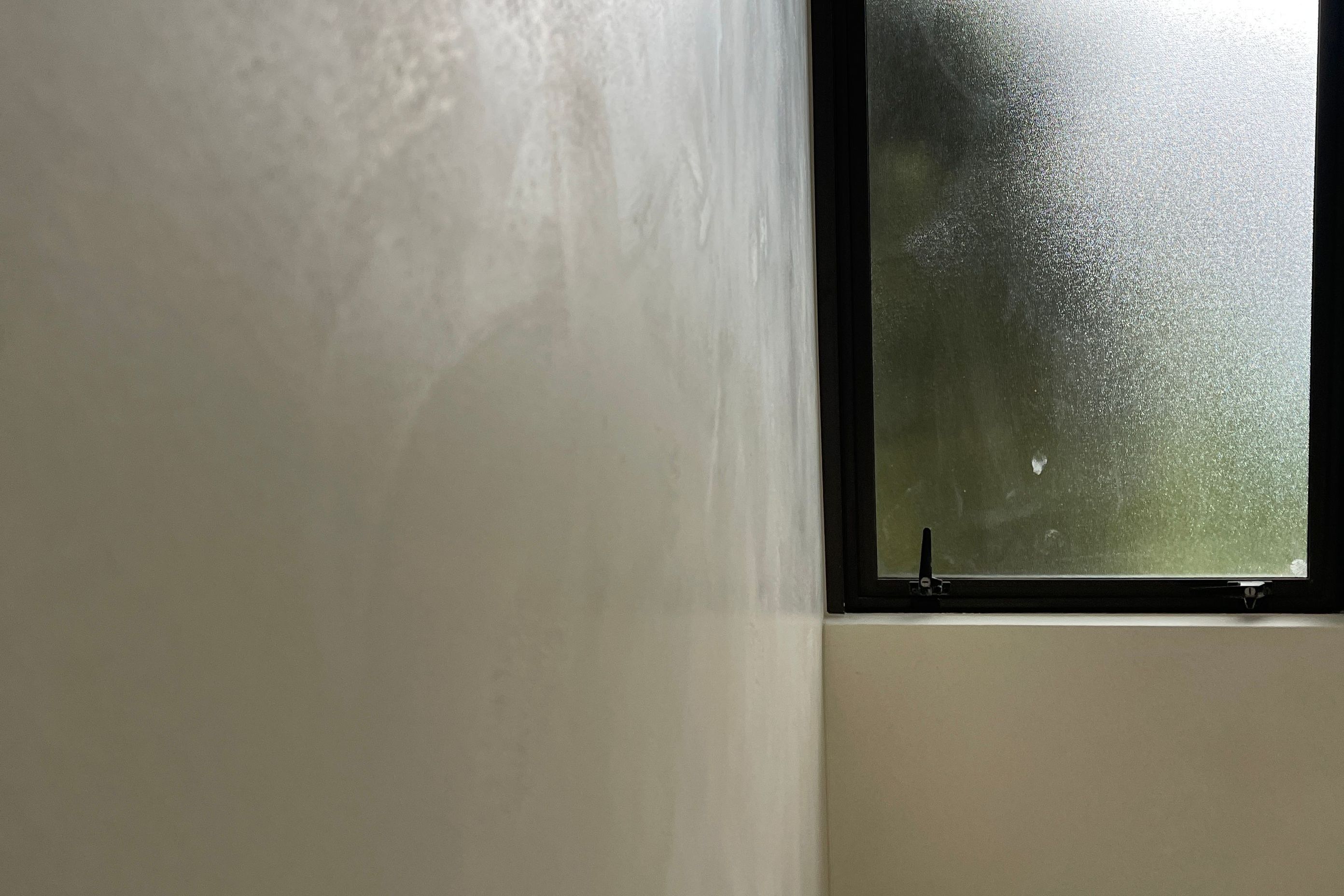 Bathroom, Pietra Levigata