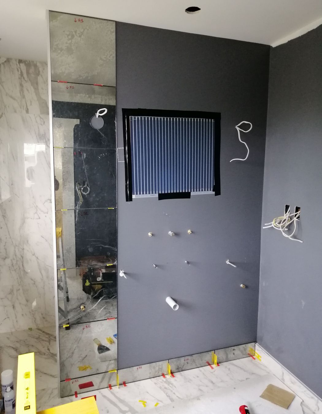 Takapuna Home - Bespoke antique mirrored wall