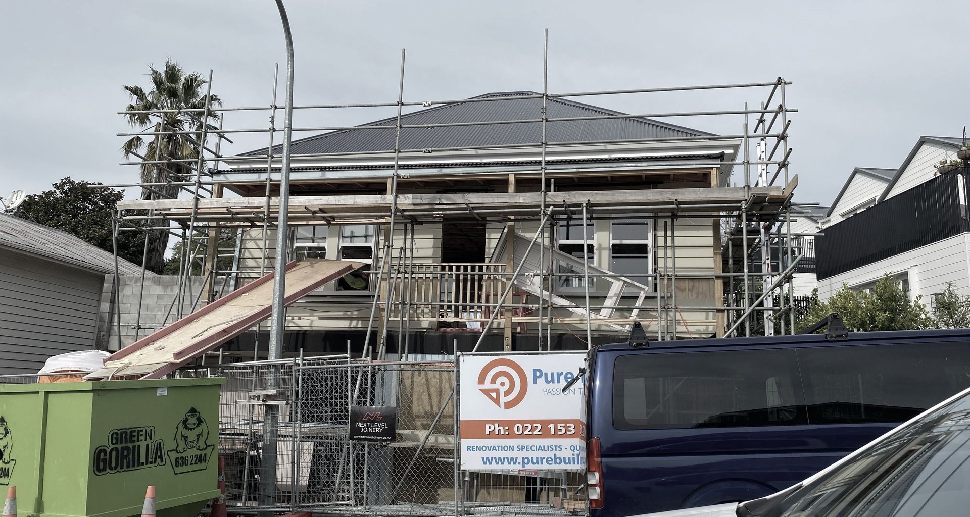 9 Gunson Str banner