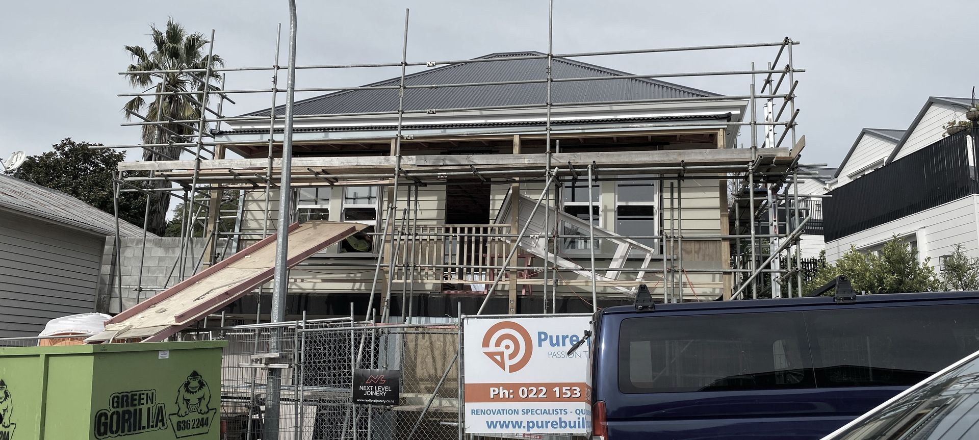 9 Gunson Str banner