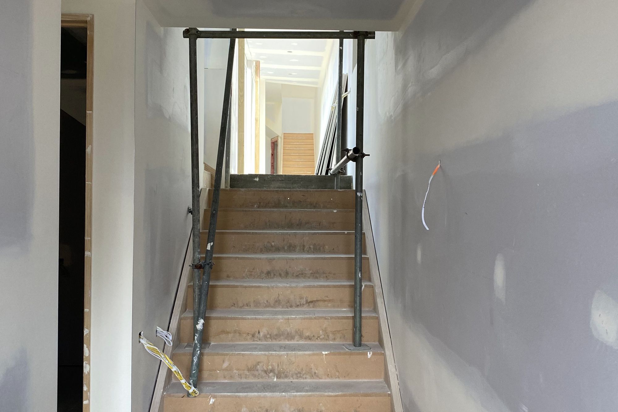 9 Gunson Str