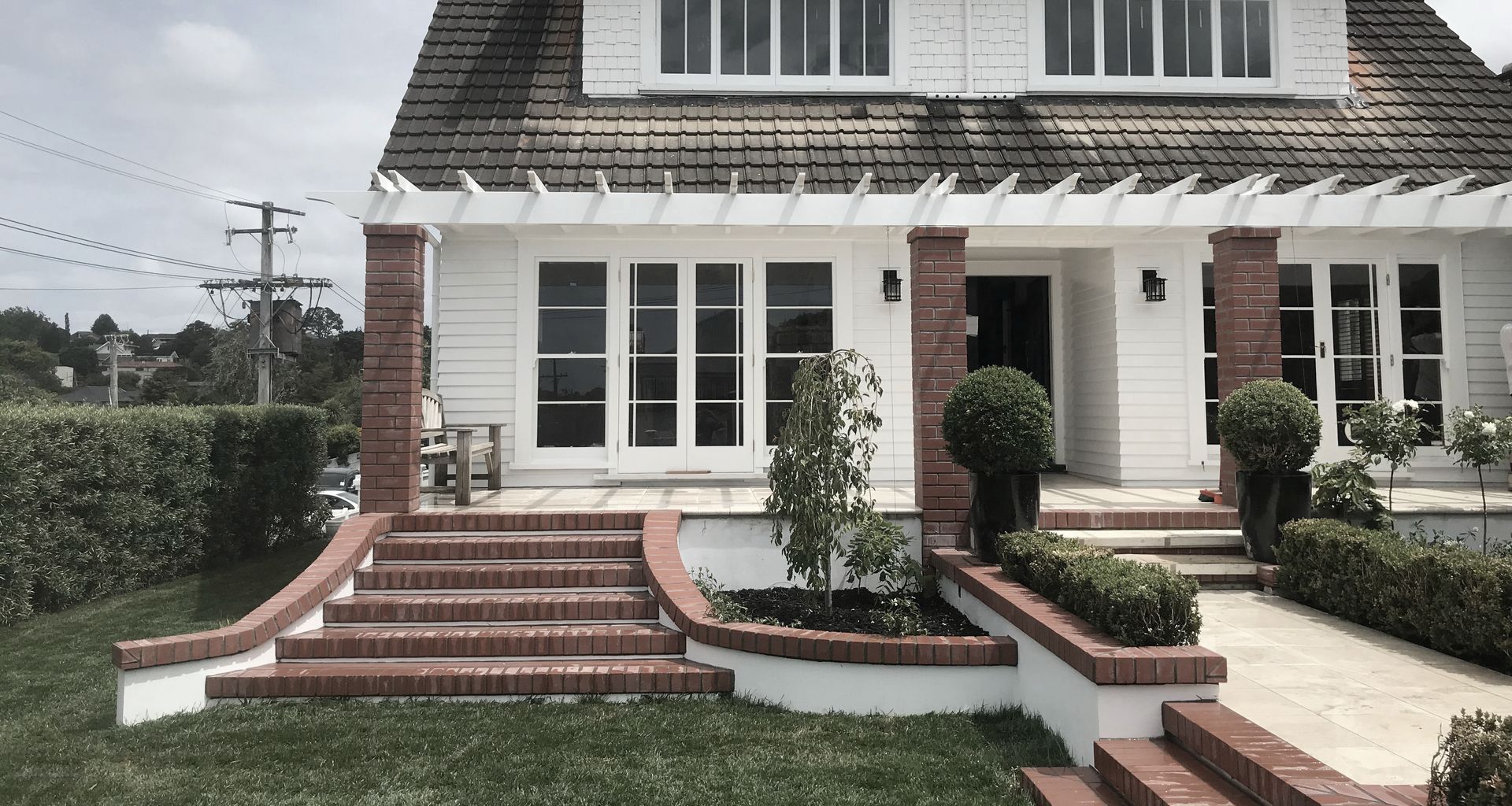 English Rose, Remuera banner