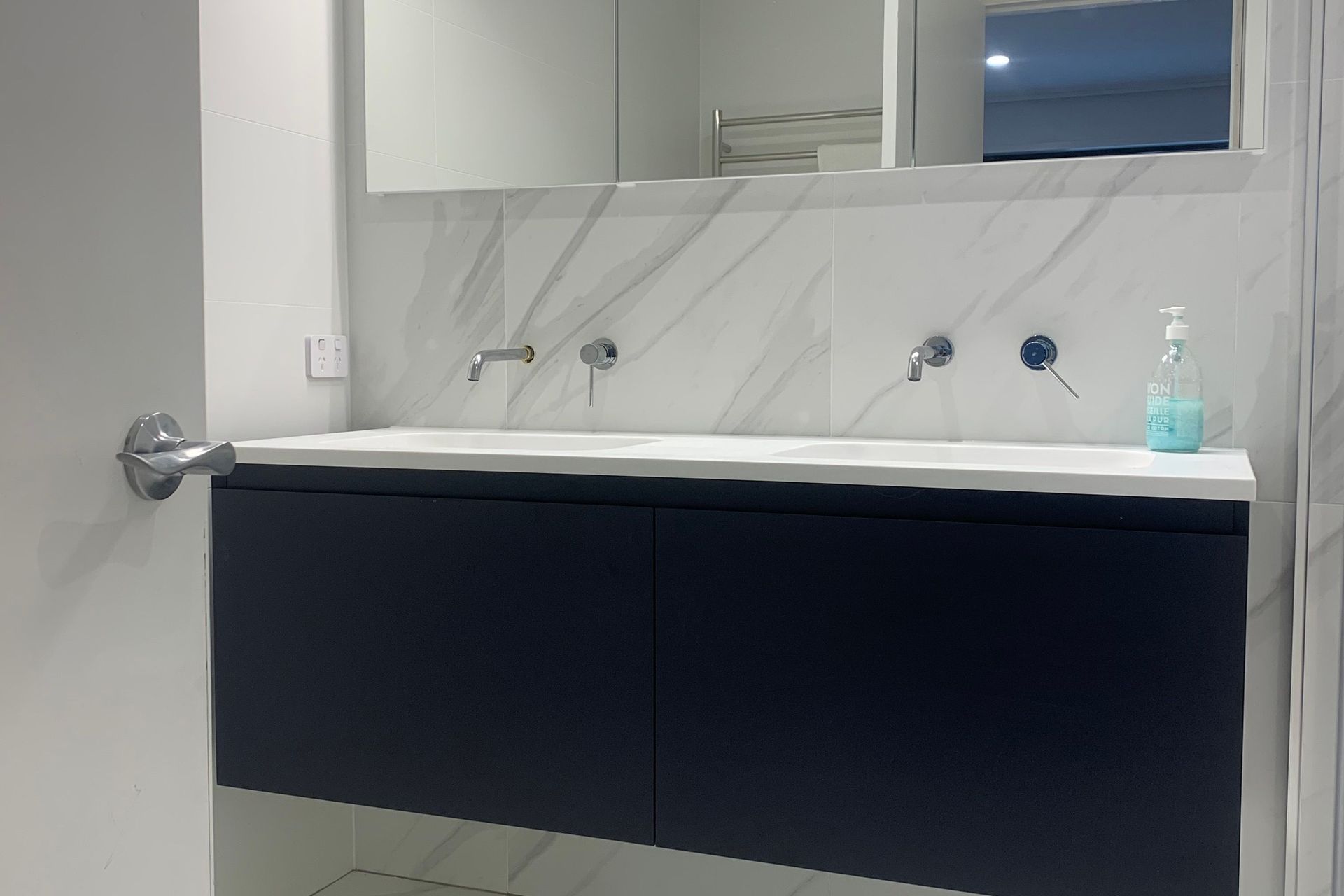 Ensuite vanity and mirror
