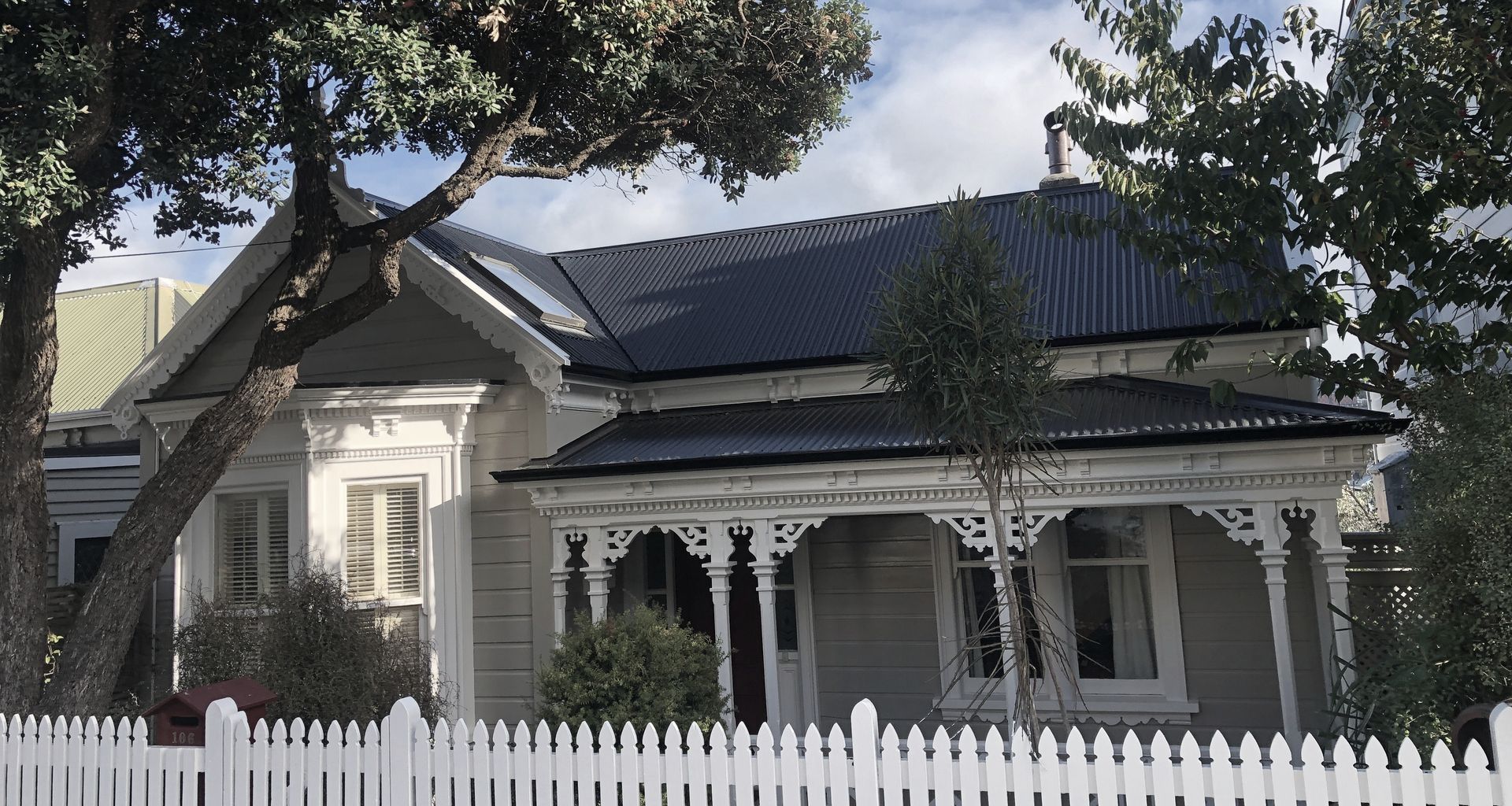 Re-roofs banner