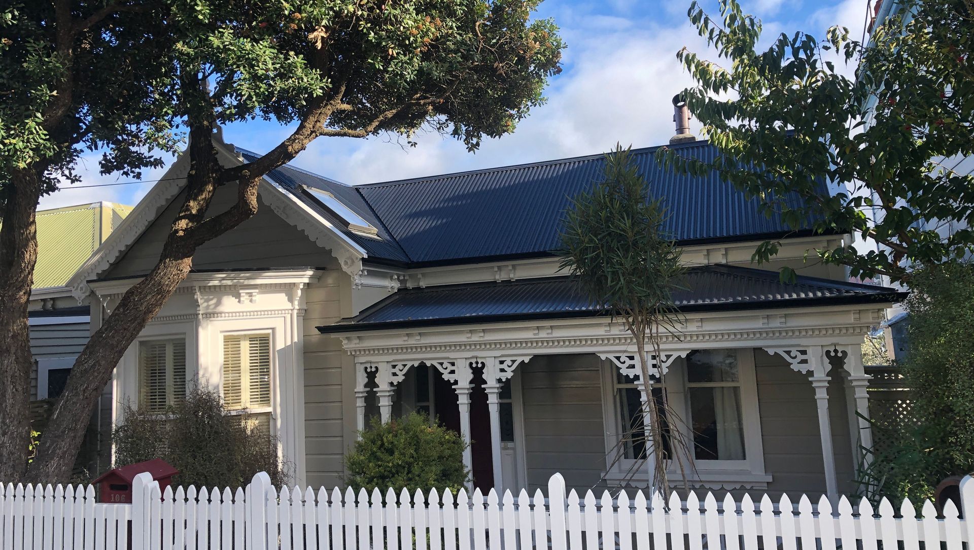 Re-roofs banner