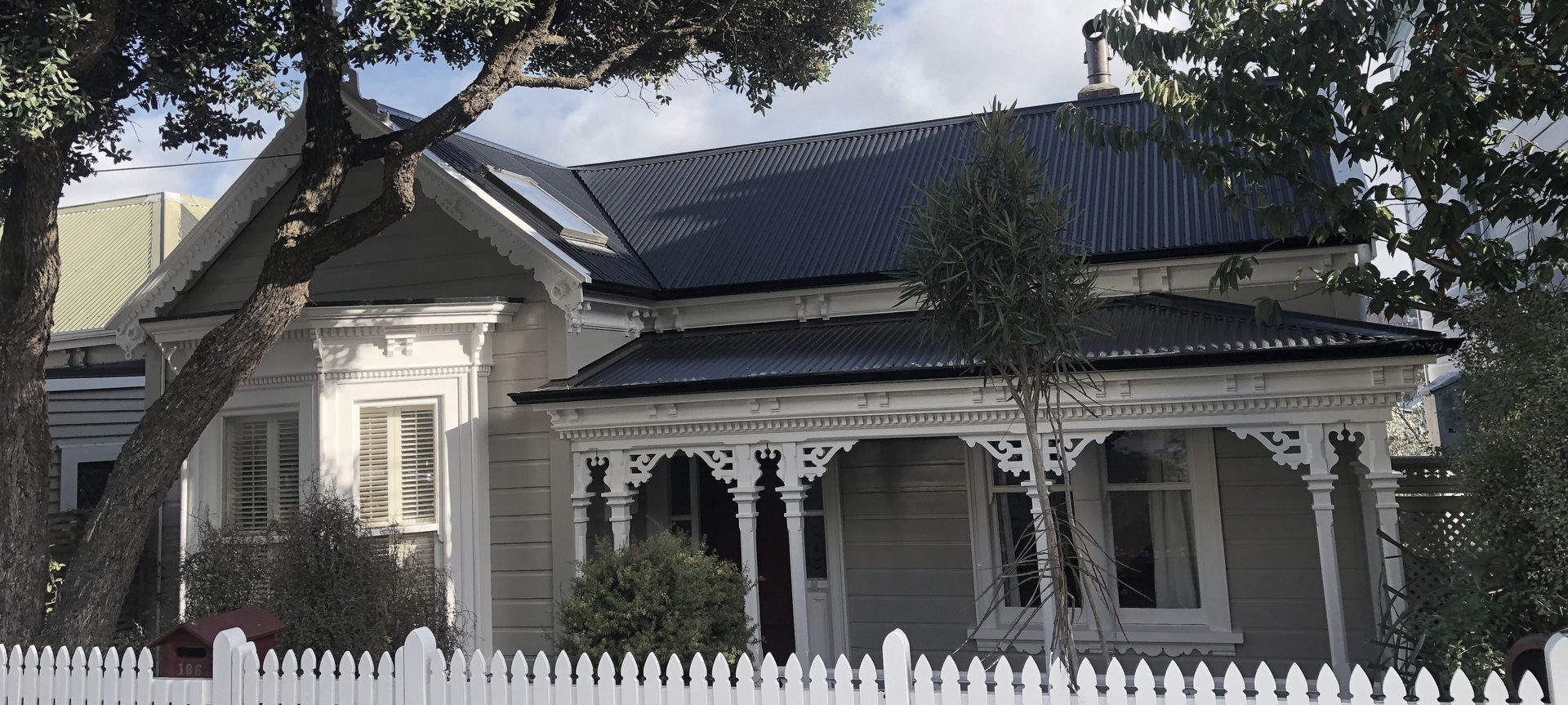 Re-roofs banner