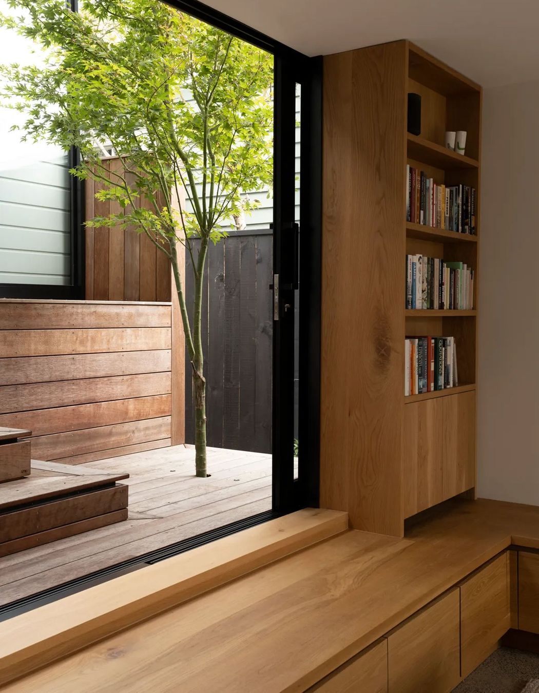 A tree grows in the western courtyard creating dappled light. The built-in furniture is made of ash and maximises the floor space.