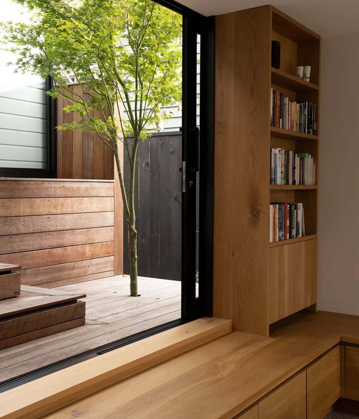 A tree grows in the western courtyard creating dappled light. The built-in furniture is made of ash and maximises the floor space.