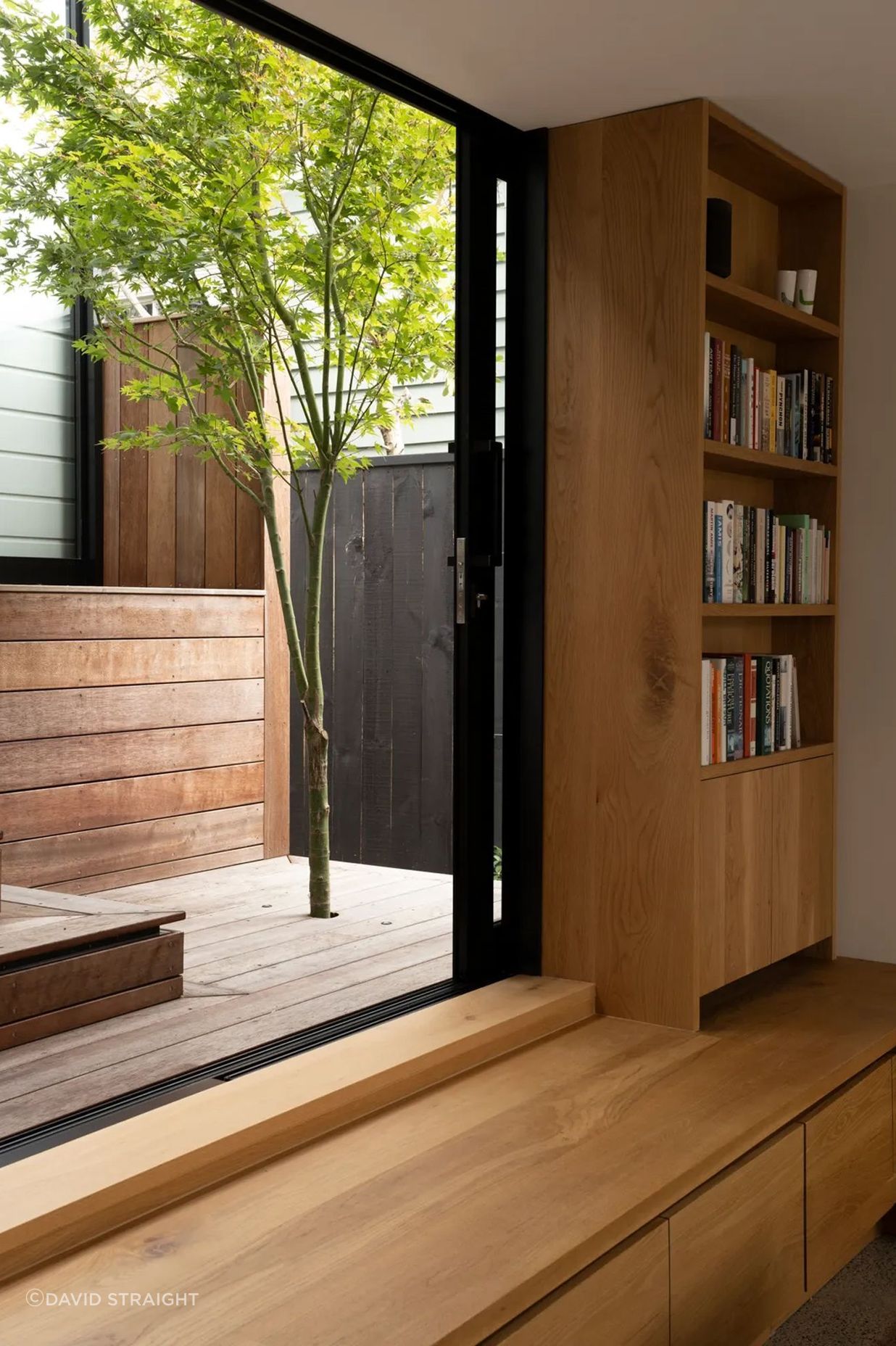 A tree grows in the western courtyard creating dappled light. The built-in furniture is made of ash and maximises the floor space.