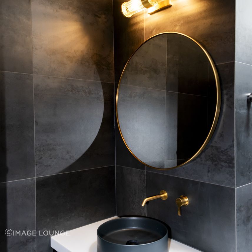 ImageLounge-3039-retouch-black-bathroom.jpg